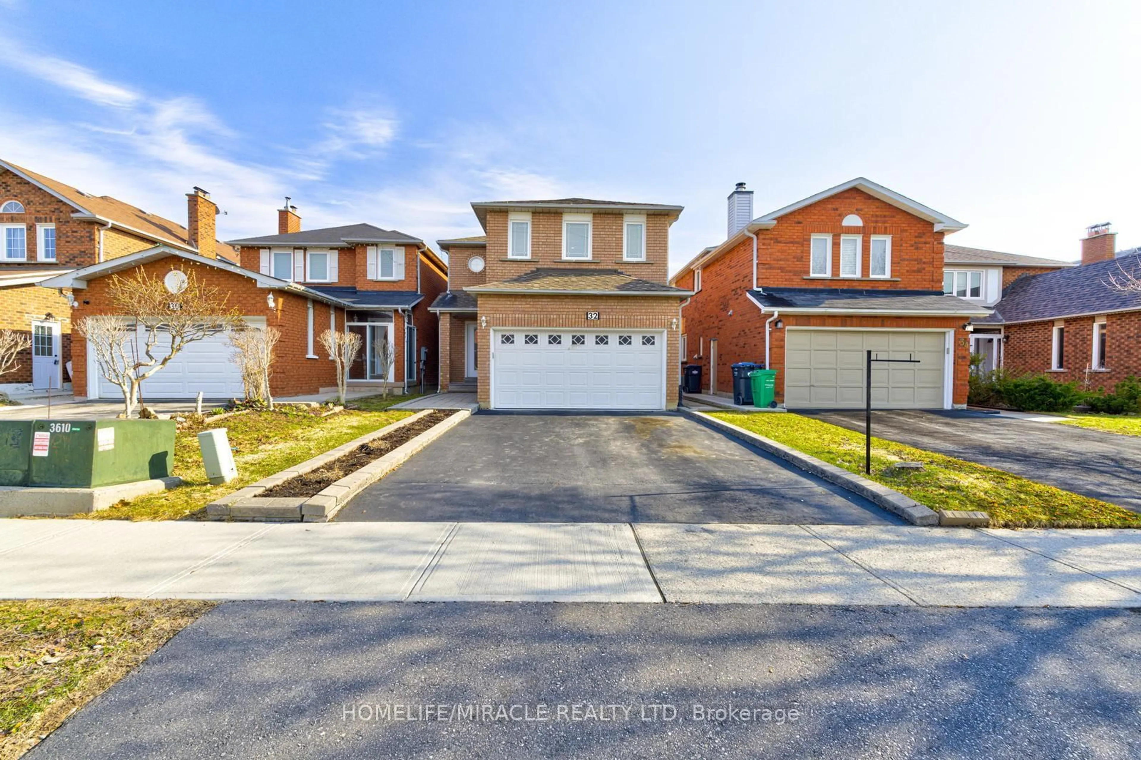 Home with brick exterior material, street for 32 Pennsylvania Ave, Brampton Ontario L6Y 4N7