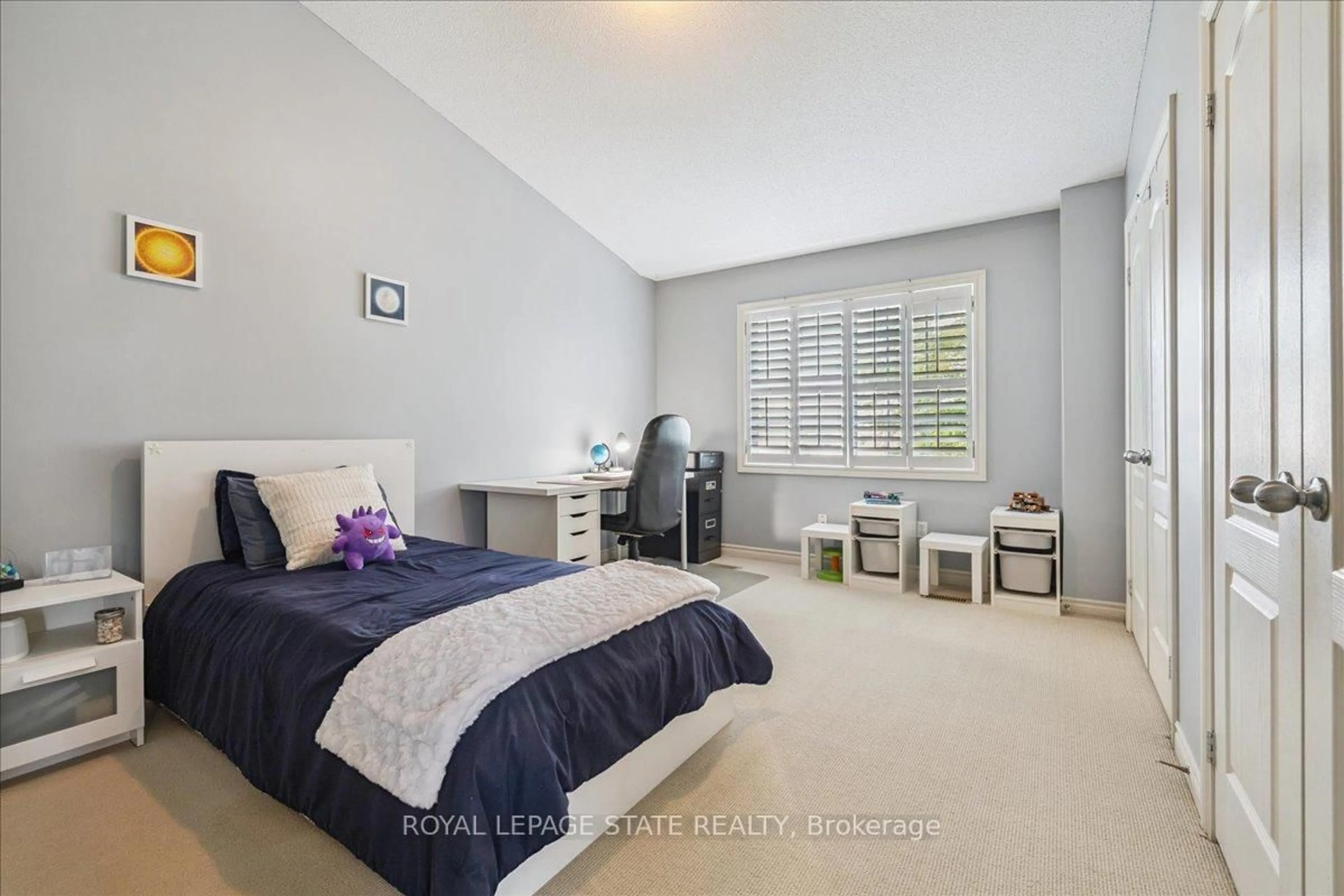 Bedroom with bed, unknown for 5080 Fairview St #72, Burlington Ontario L7L 7G2