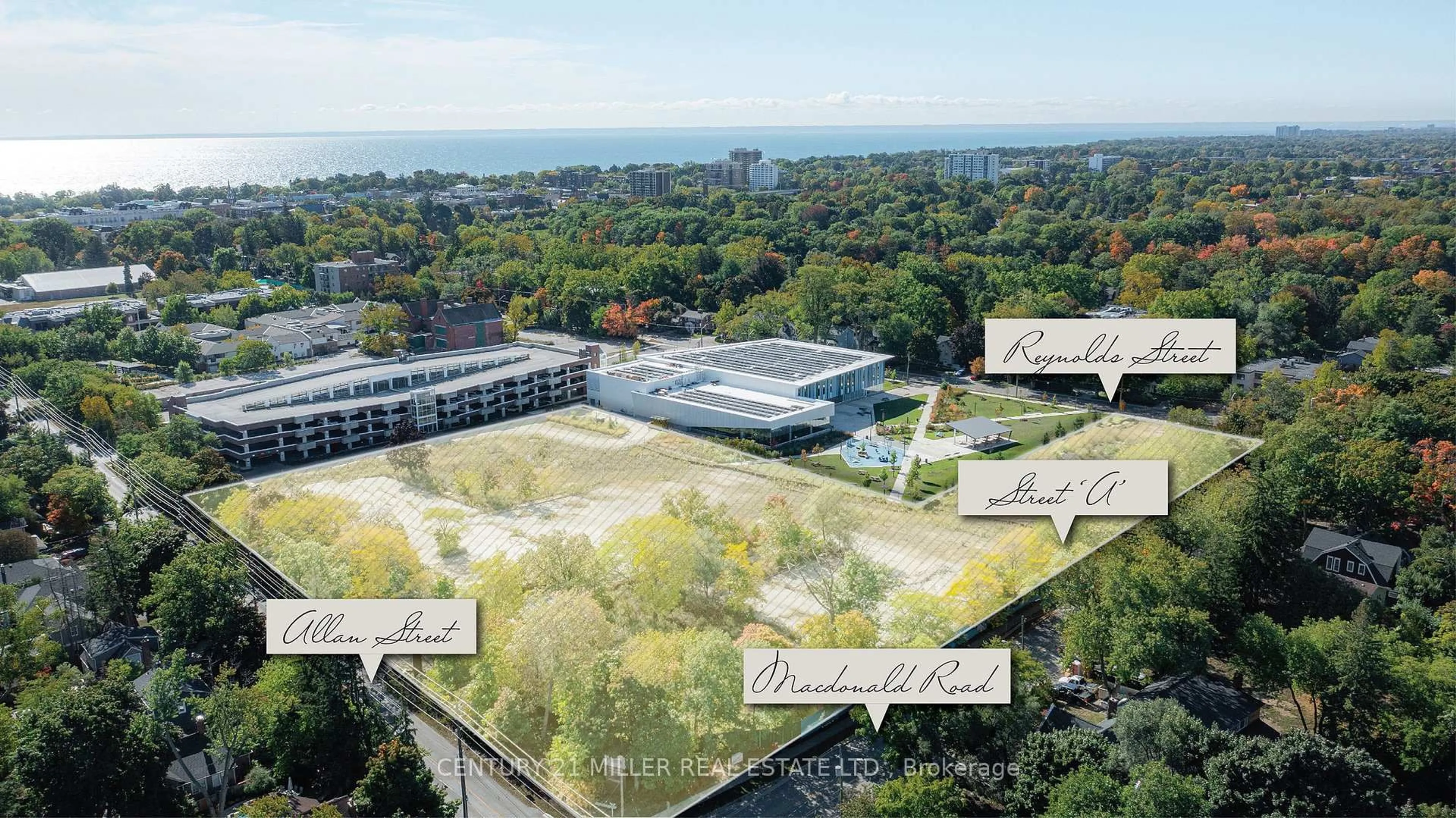 A pic from outside/outdoor area/front of a property/back of a property/a pic from drone, unknown for 350 MACDONALD Rd, Oakville Ontario L6J 2B7