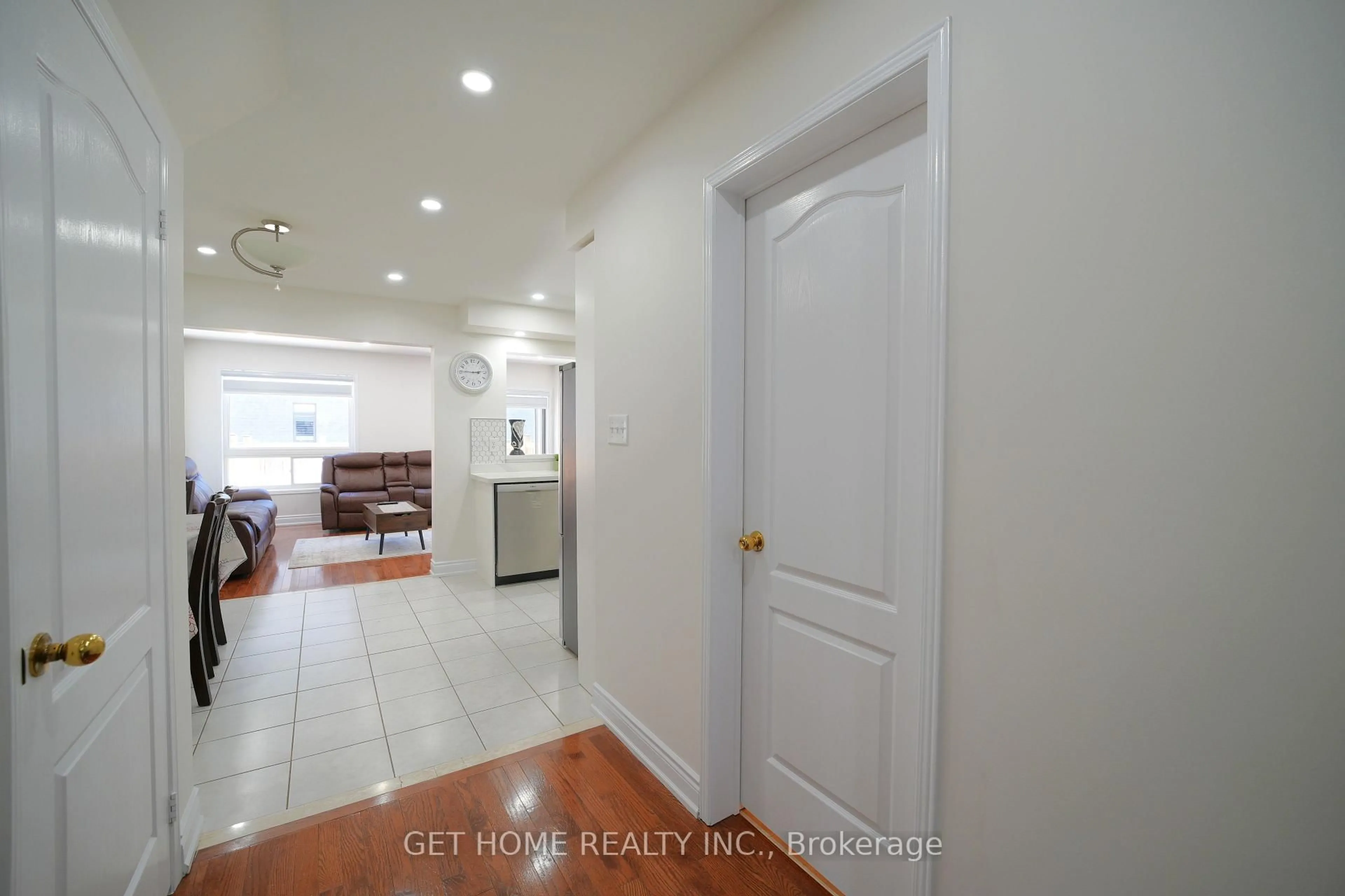 Indoor entryway for 78 Spicebush Terr, Brampton Ontario L6X 0J4