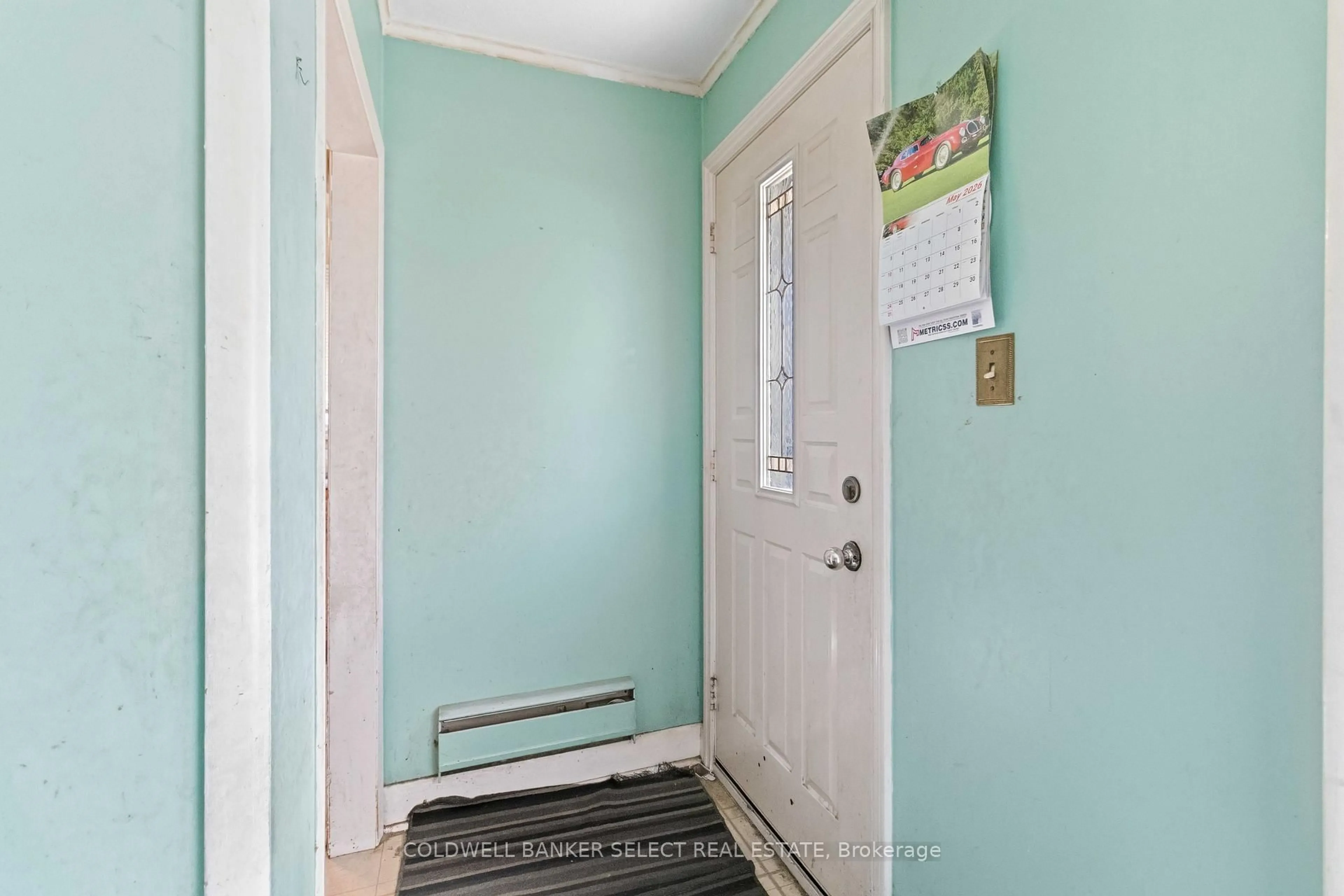 Indoor entryway for 879 Sixth St, Mississauga Ontario L5E 1N5