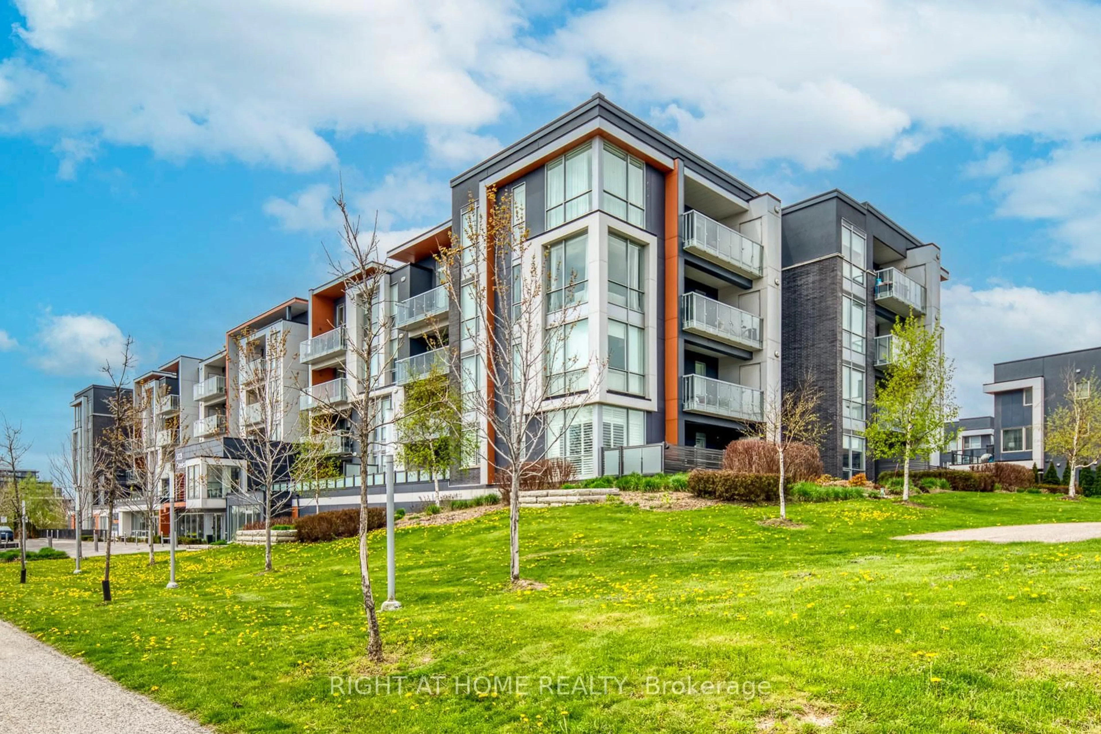 A pic from outside/outdoor area/front of a property/back of a property/a pic from drone, building for 3028 Creekshore Common #215, Oakville Ontario L6M 5K6
