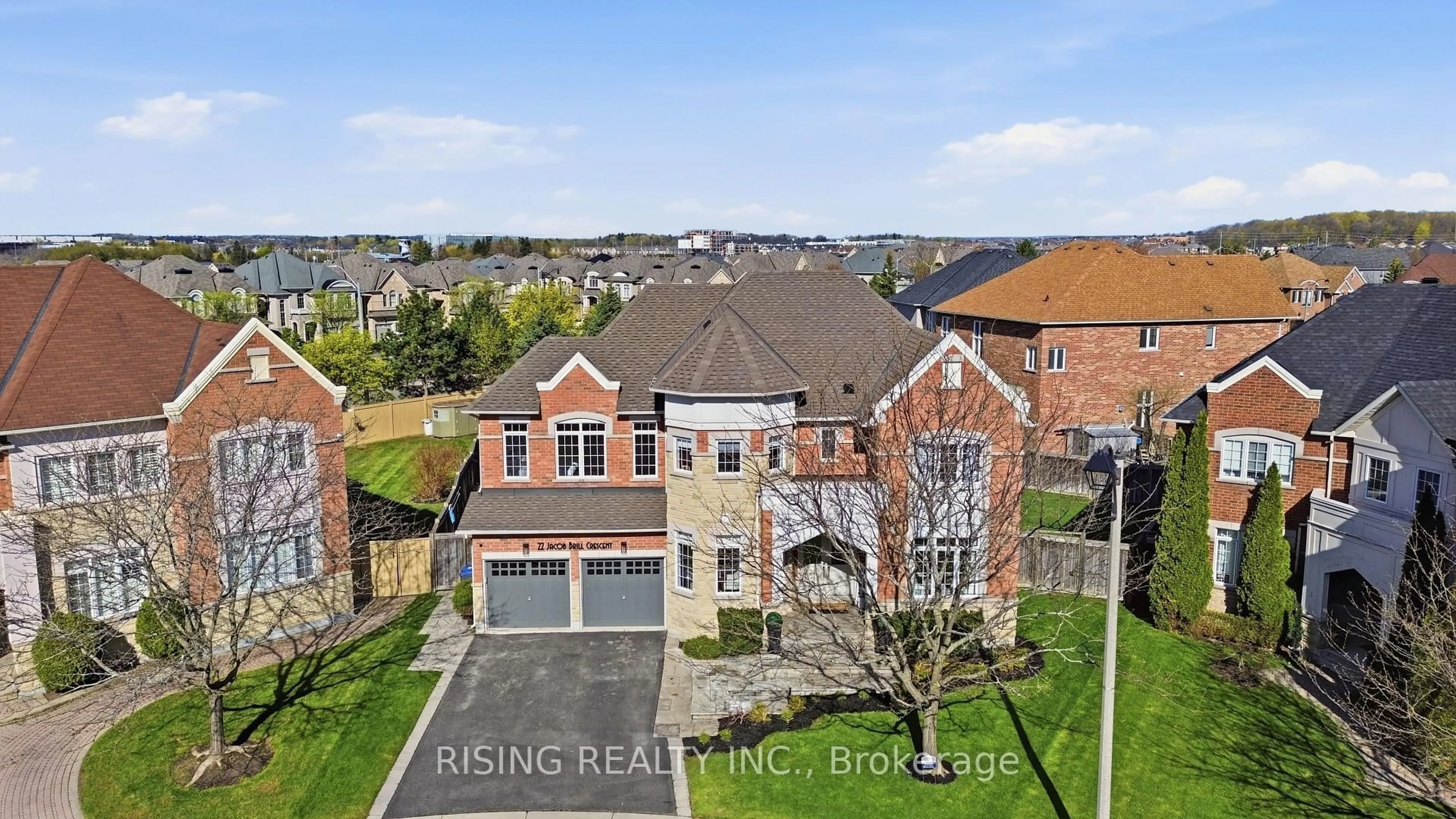 A pic from outside/outdoor area/front of a property/back of a property/a pic from drone, street for 22 Jacob Brill Cres, Brampton Ontario L6Y 5K5