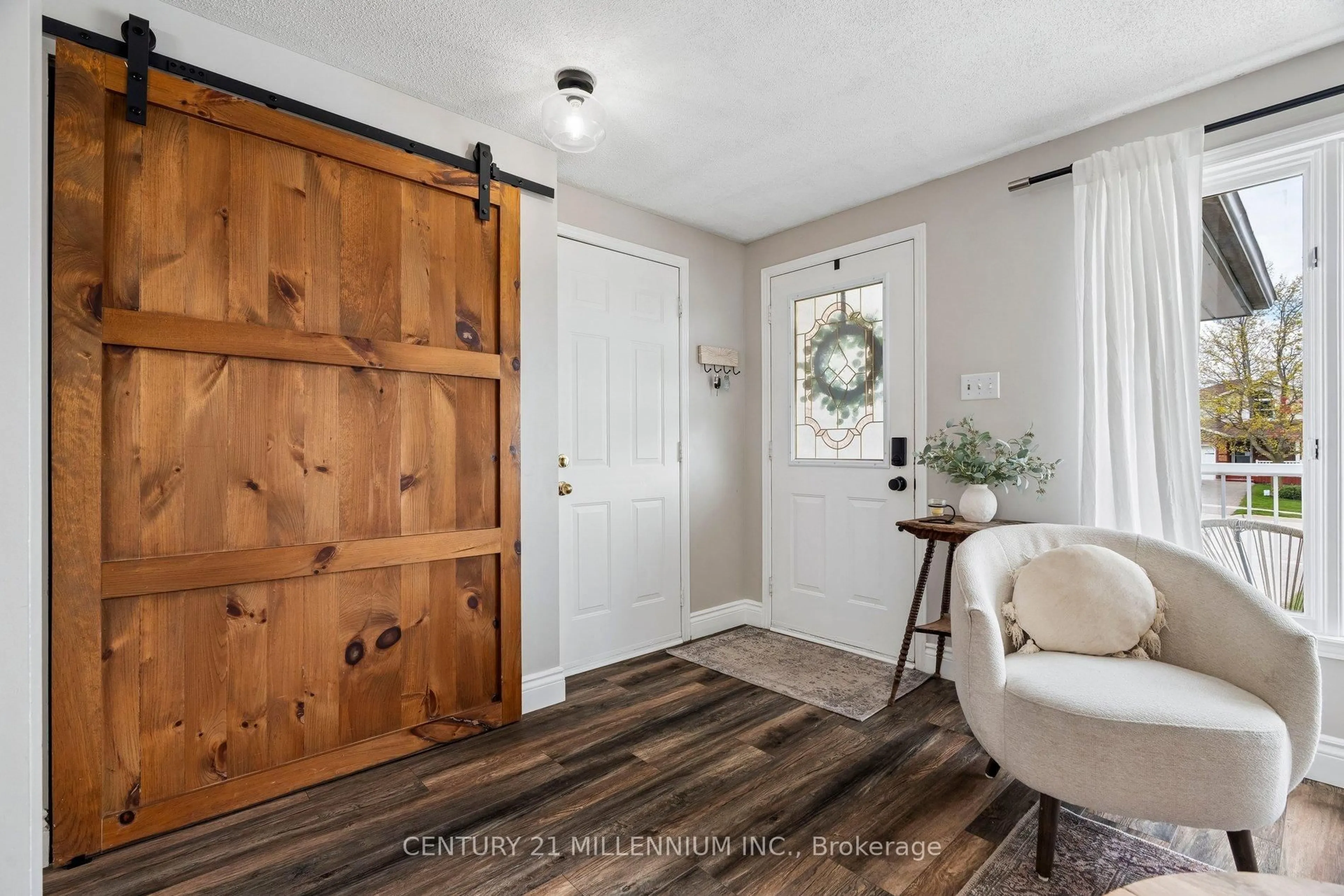 Indoor entryway for 56 Pheasant Crt, Orangeville Ontario L9W 4J9