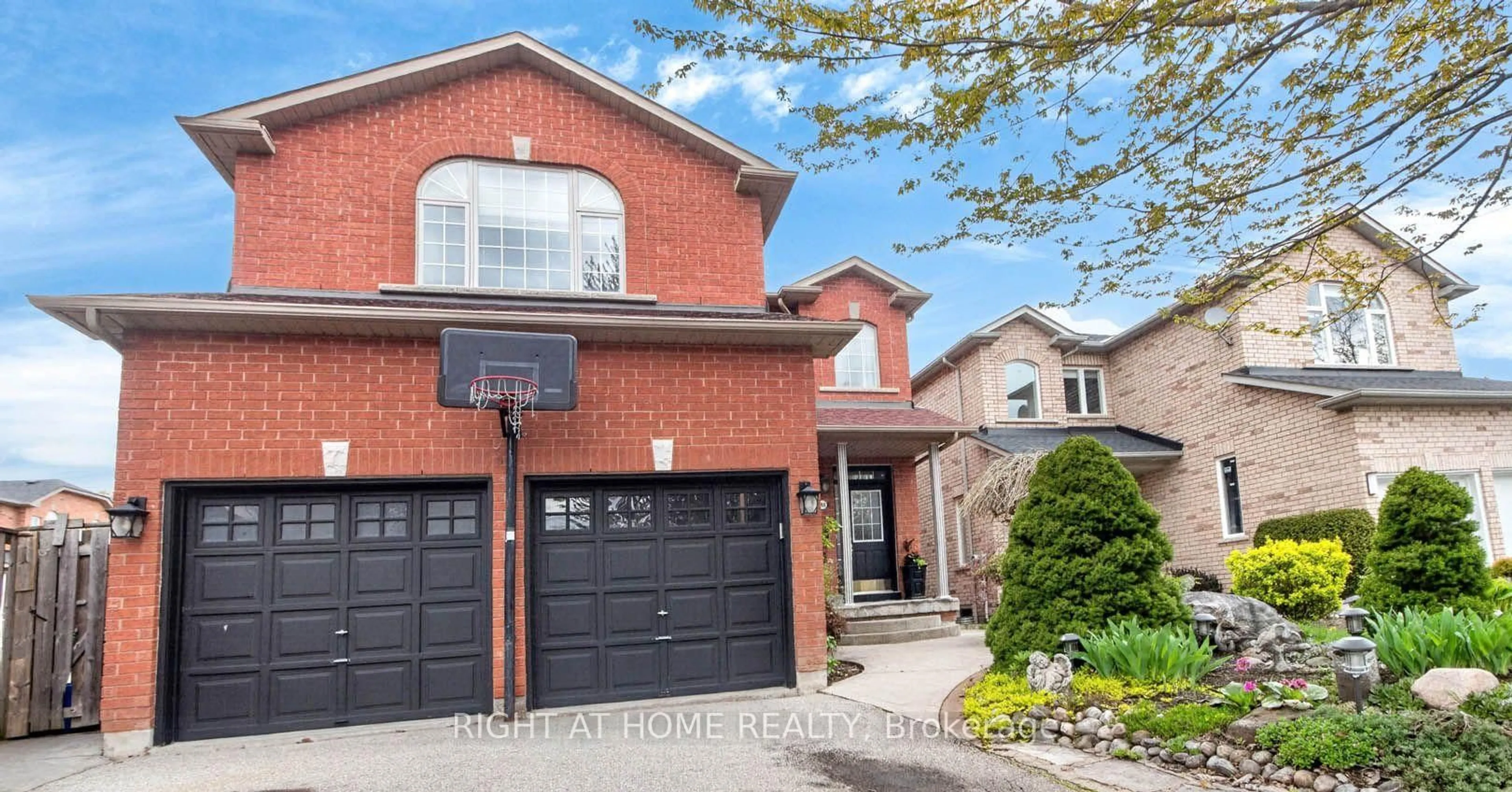 Home with brick exterior material, street for 5956 Rayshaw Cres, Mississauga Ontario L5M 2P2