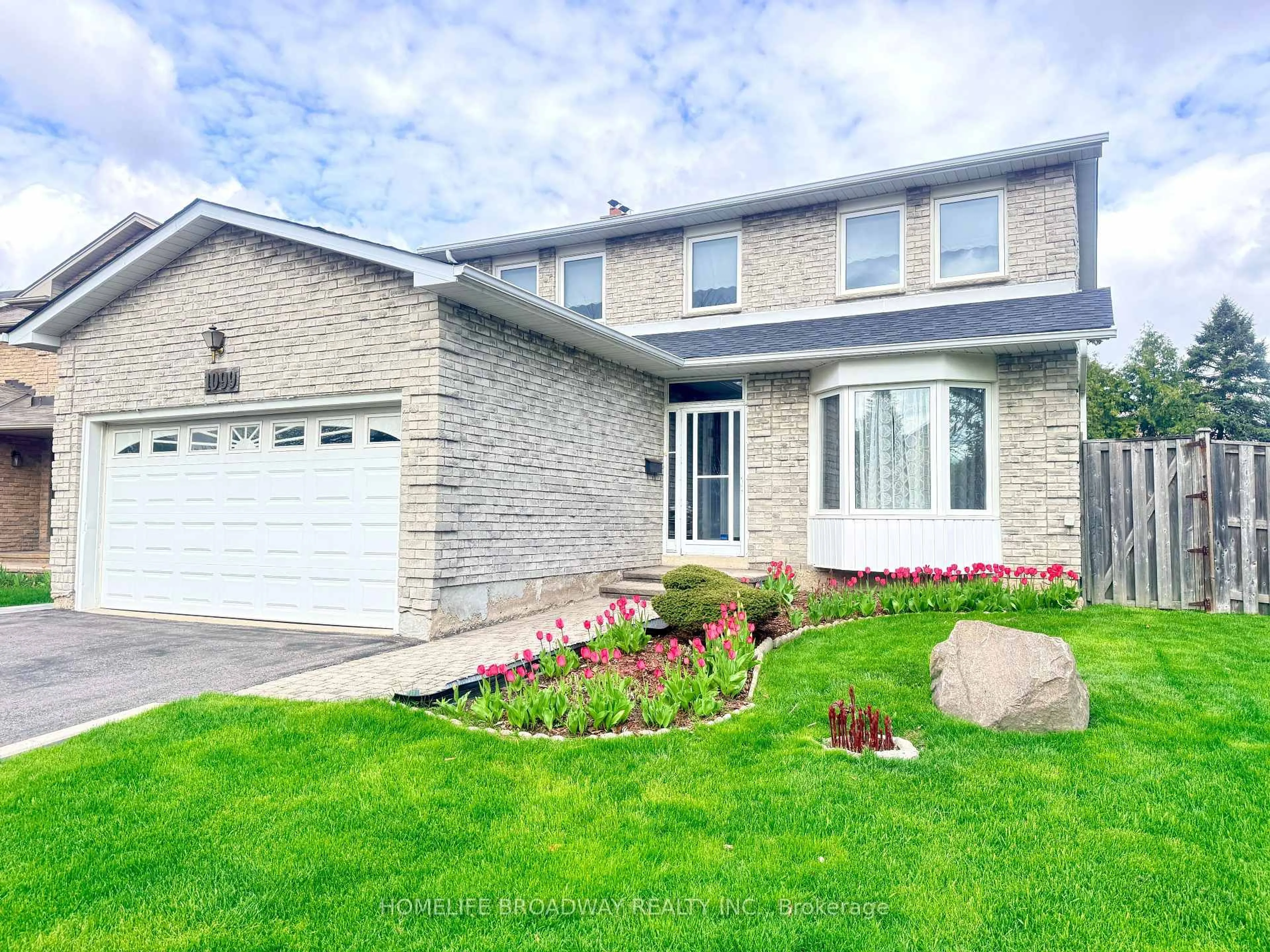 Home with brick exterior material, street for 1099 Lovingston Cres, Mississauga Ontario L4W 3M5