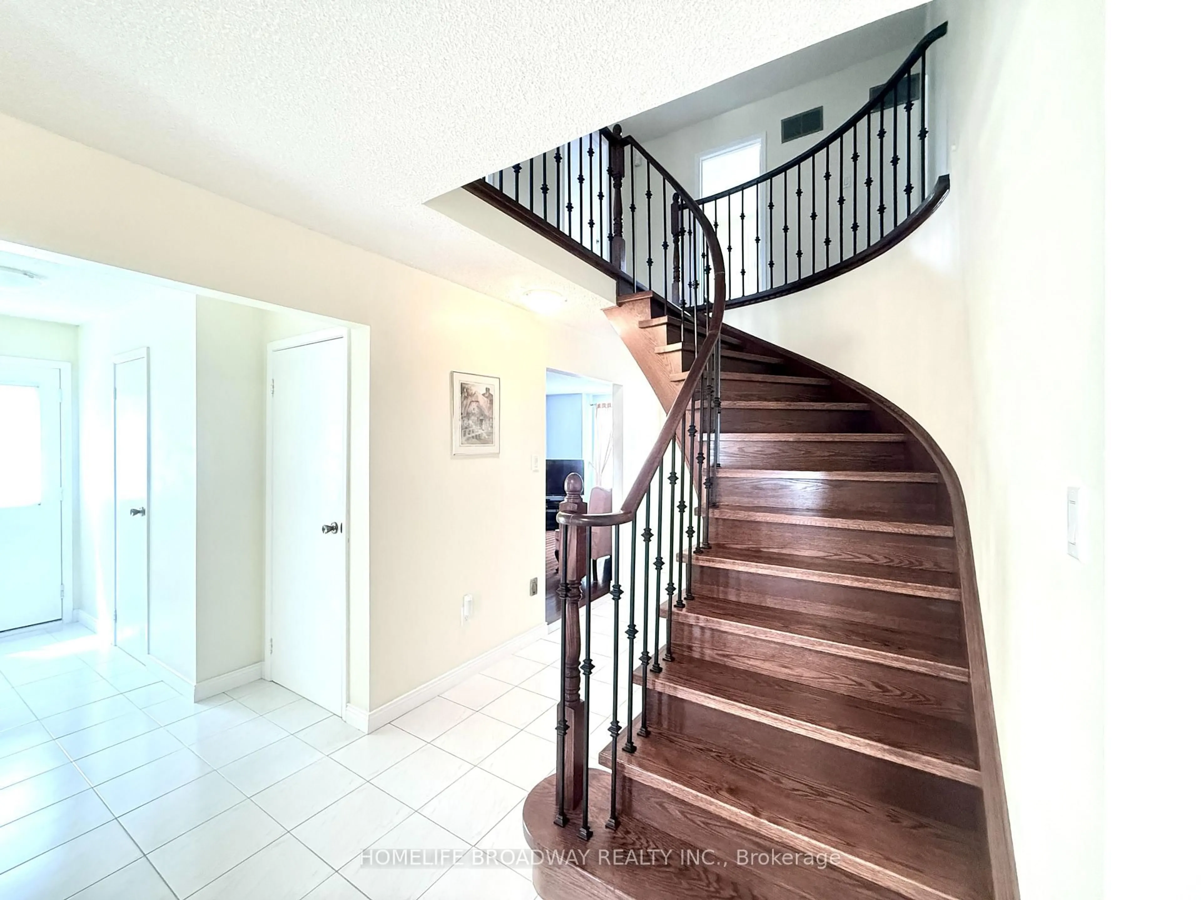 Stairs for 1099 Lovingston Cres, Mississauga Ontario L4W 3M5