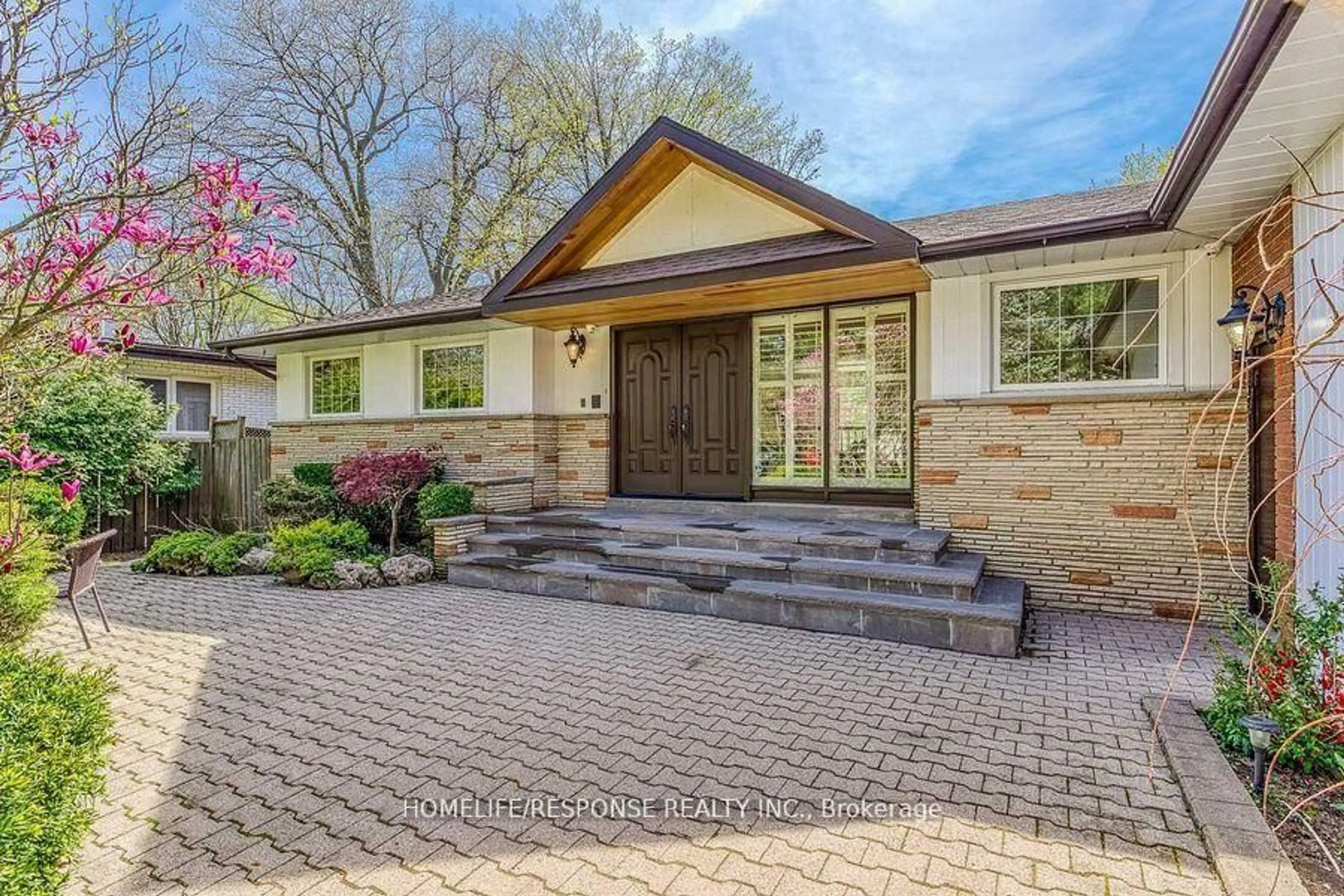Home with brick exterior material, street for 3640 BURNBRAE Dr, Mississauga Ontario L5C 2N7