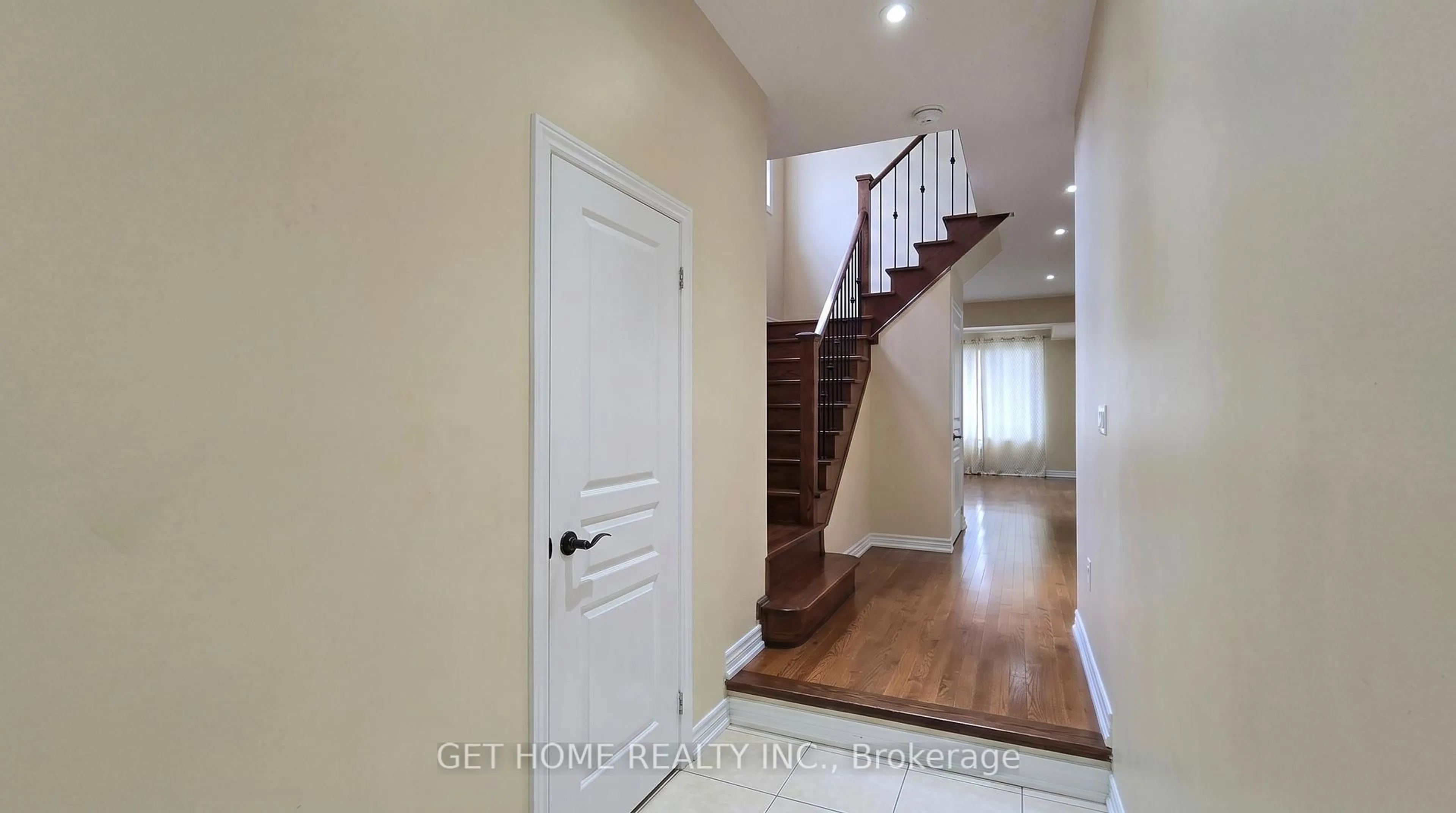 Indoor entryway for 50 Speedwell St, Brampton Ontario L6X 5H2