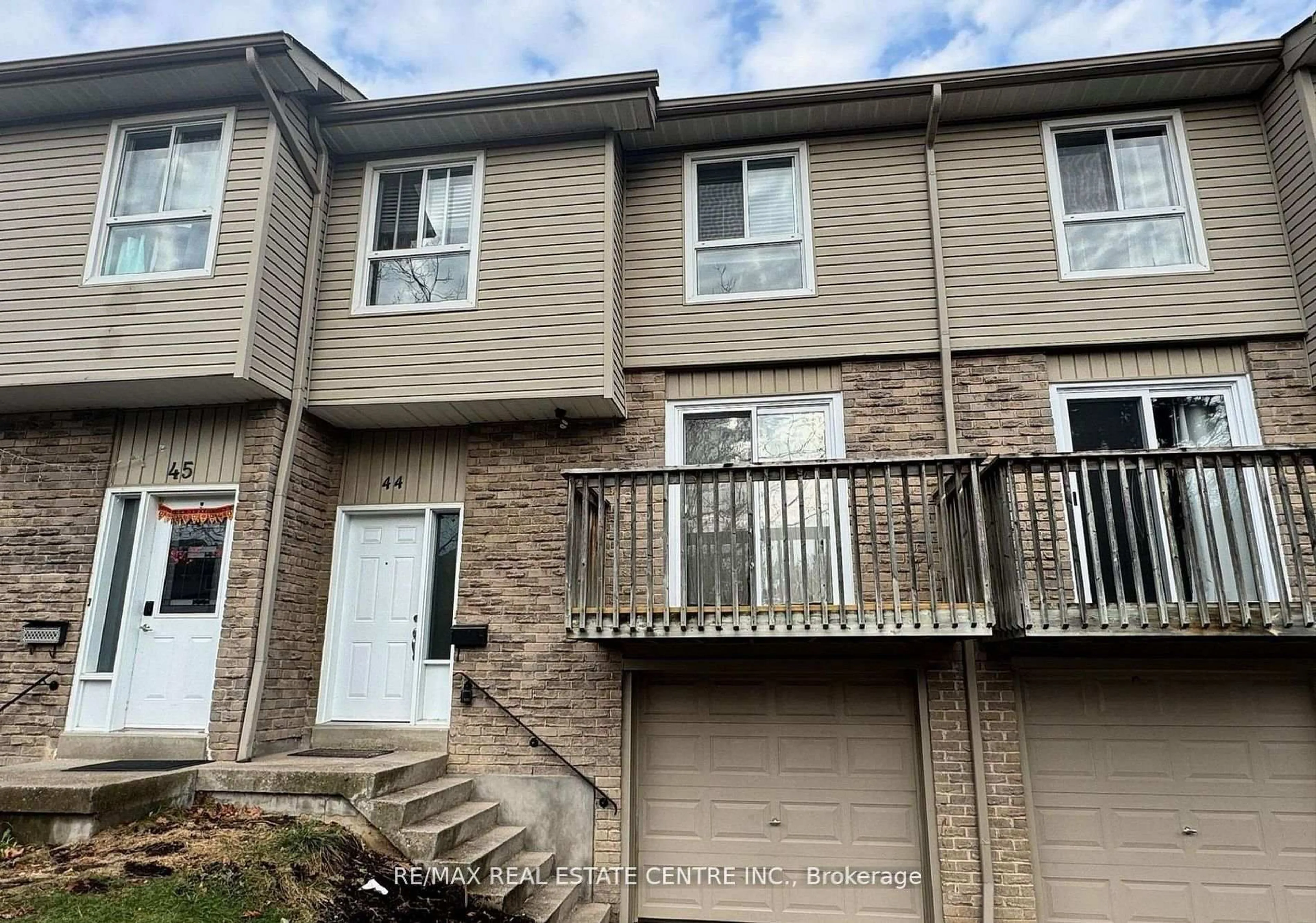Home with vinyl exterior material, street for 5536 Montevideo Rd #44, Mississauga Ontario L5N 2P4