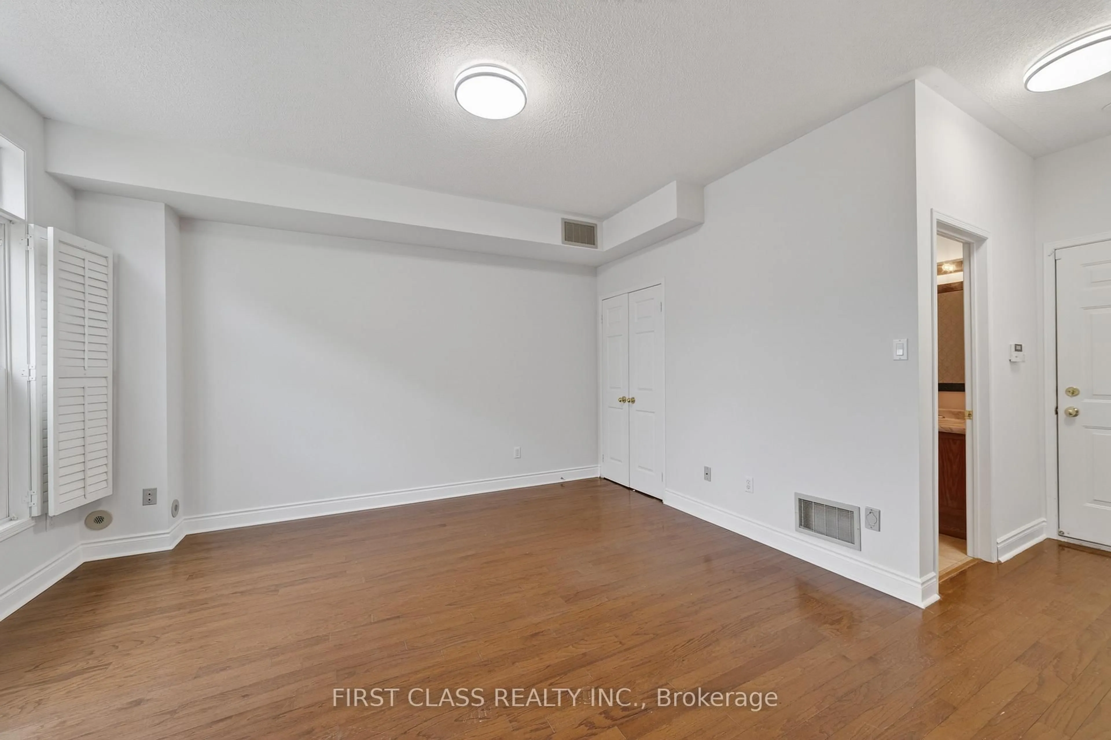 A pic of a room for 3076 Lake Shore Blvd #Th10, Toronto Ontario M8V 1K3