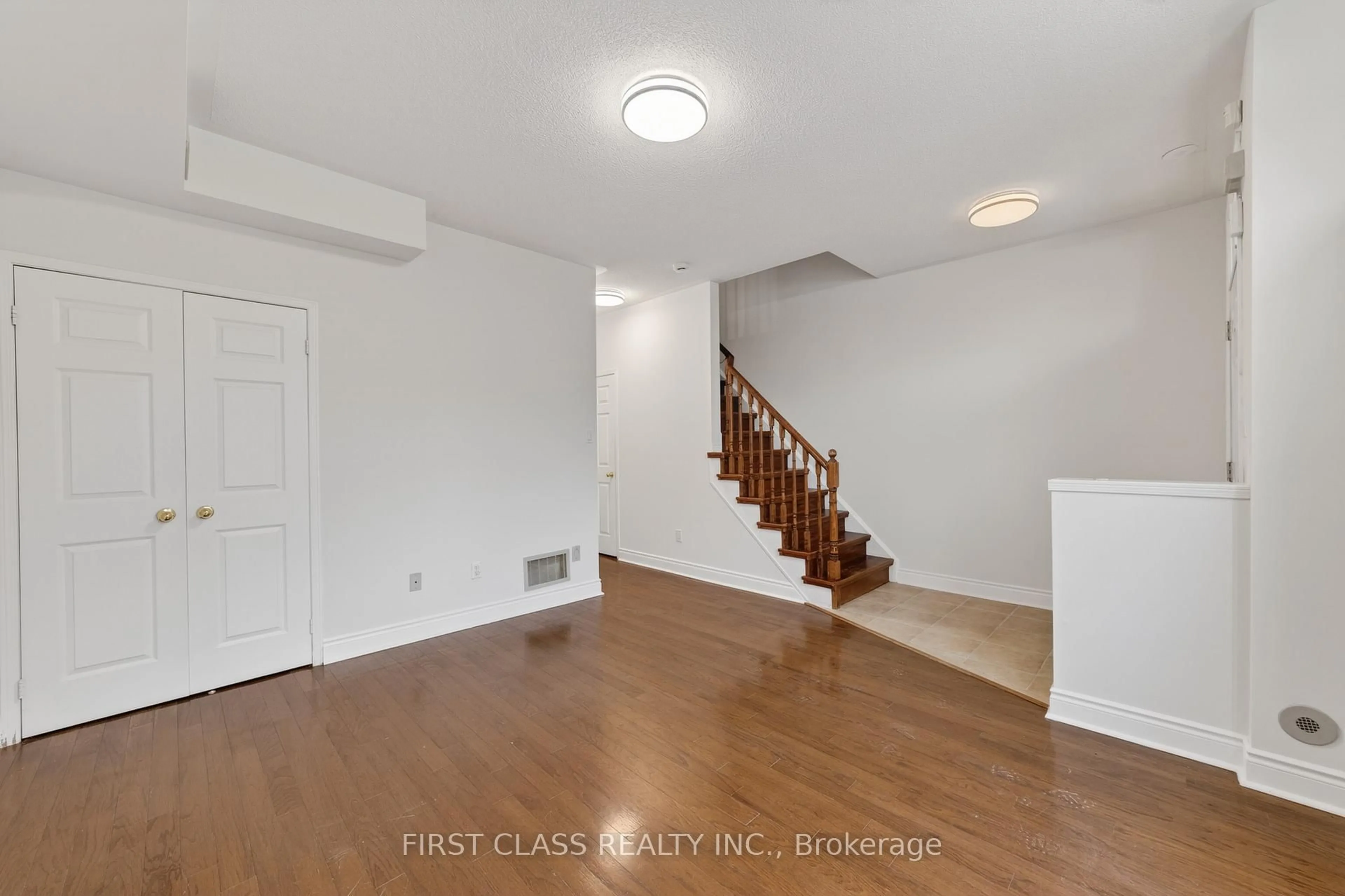 A pic of a room for 3076 Lake Shore Blvd #Th10, Toronto Ontario M8V 1K3