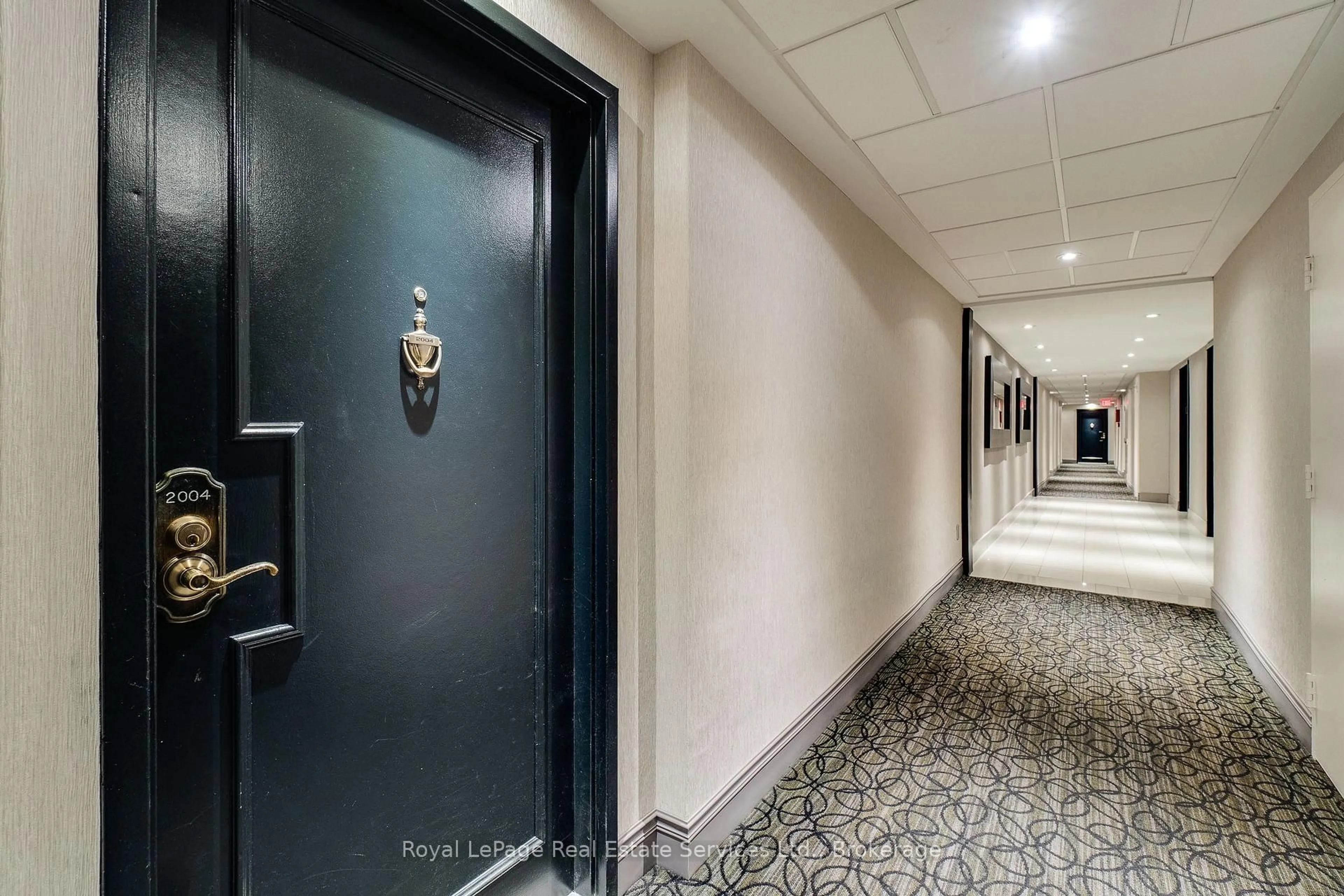 Indoor foyer for 1359 White Oaks Blvd #2004, Oakville Ontario L6H 2R8