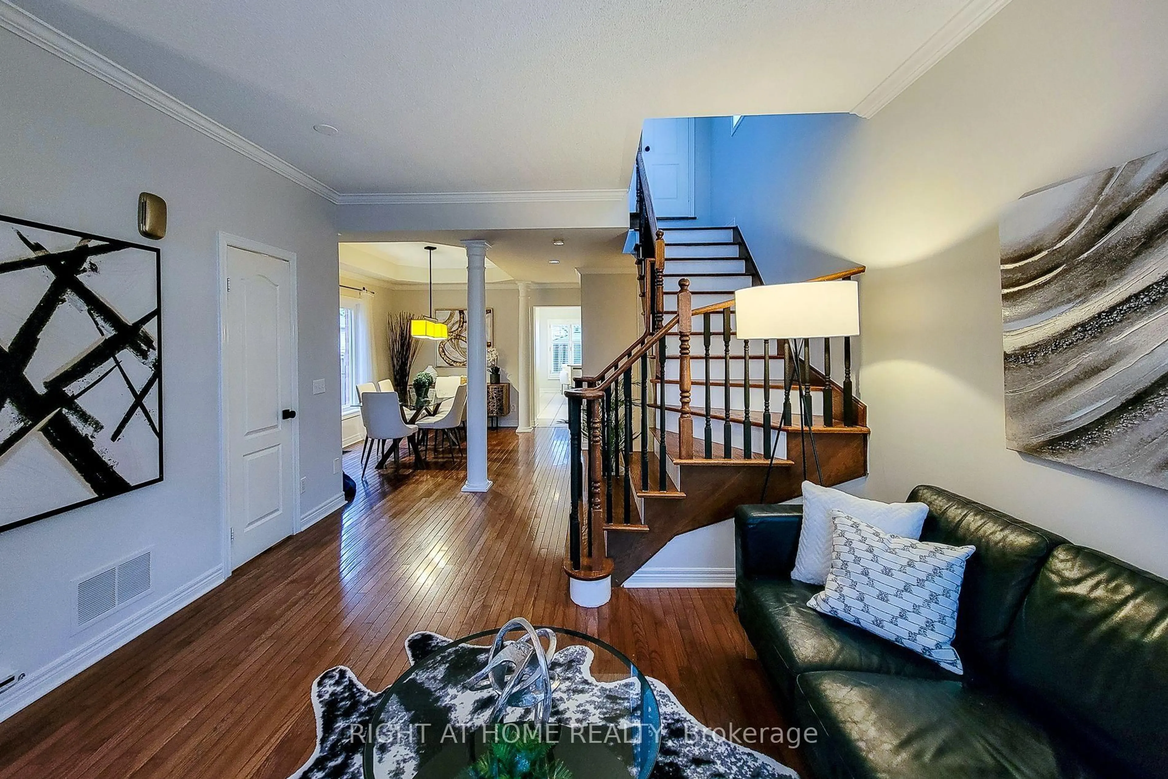 Indoor entryway for 2624 Castle Hill Cres, Oakville Ontario L6H 6J1