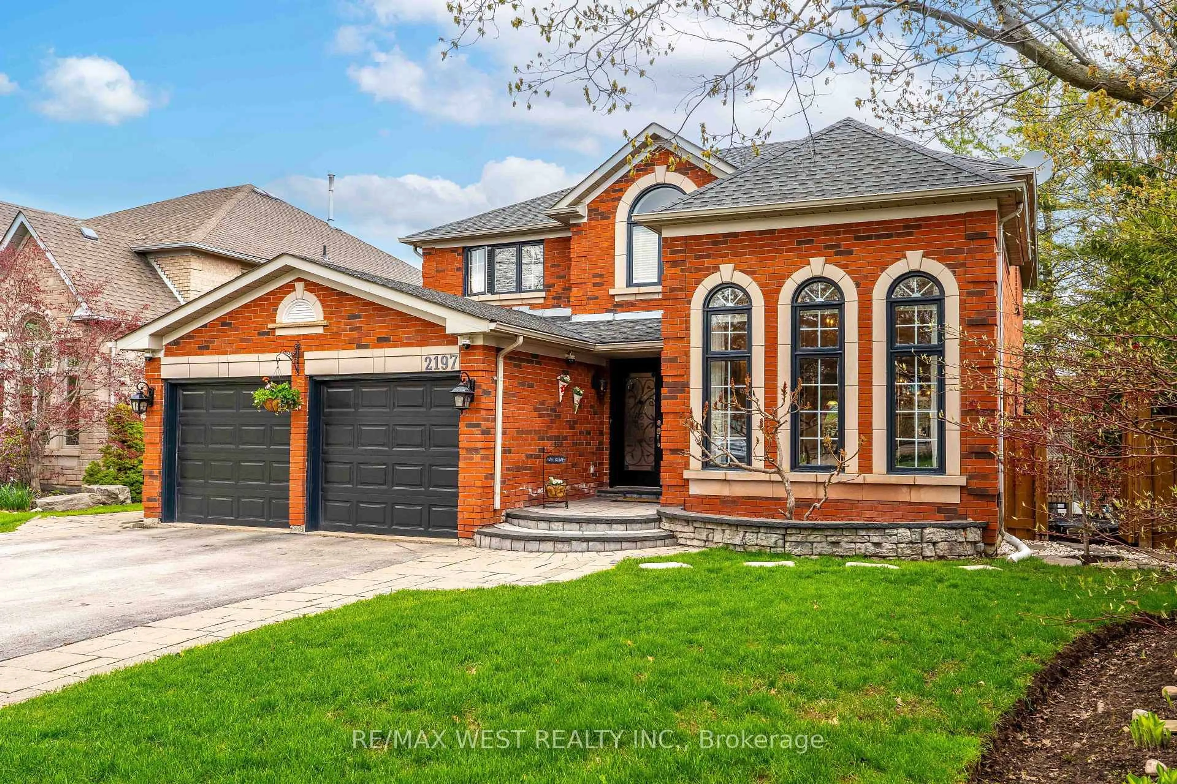 Home with brick exterior material, street for 2197 Shaftesbury Crt, Oakville Ontario L6H 6C6