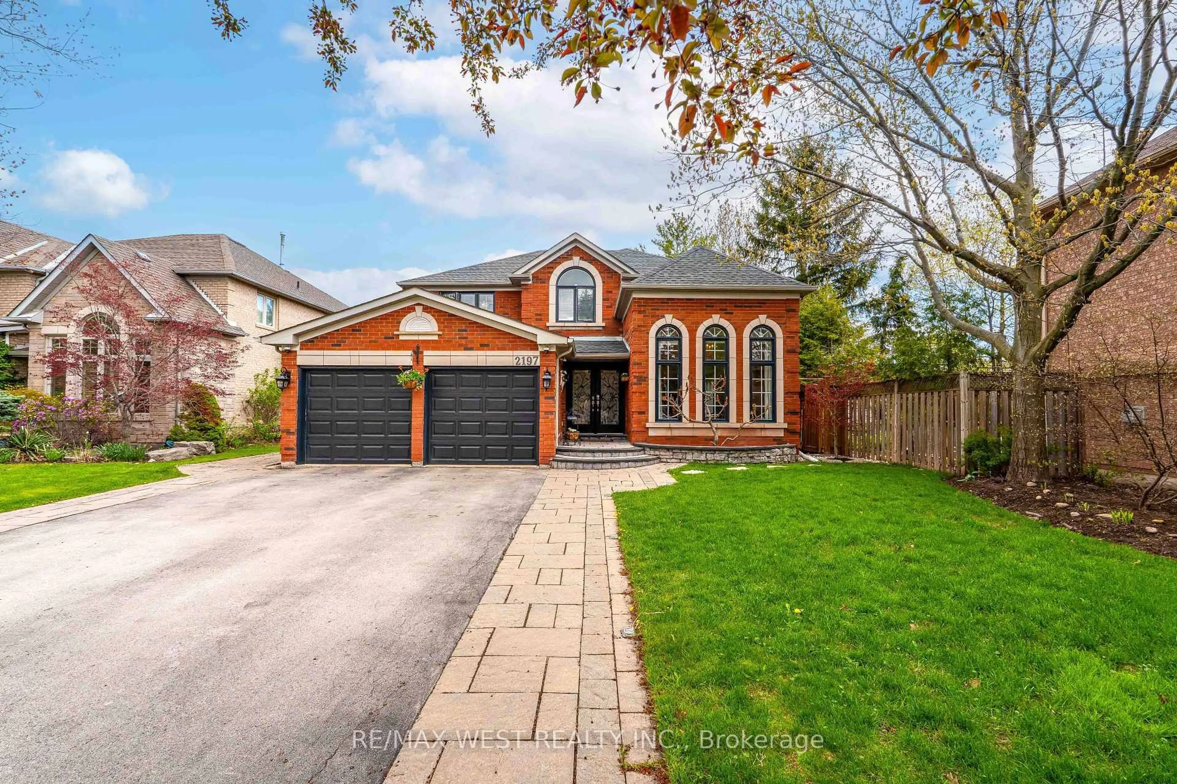 Home with brick exterior material, street for 2197 Shaftesbury Crt, Oakville Ontario L6H 6C6