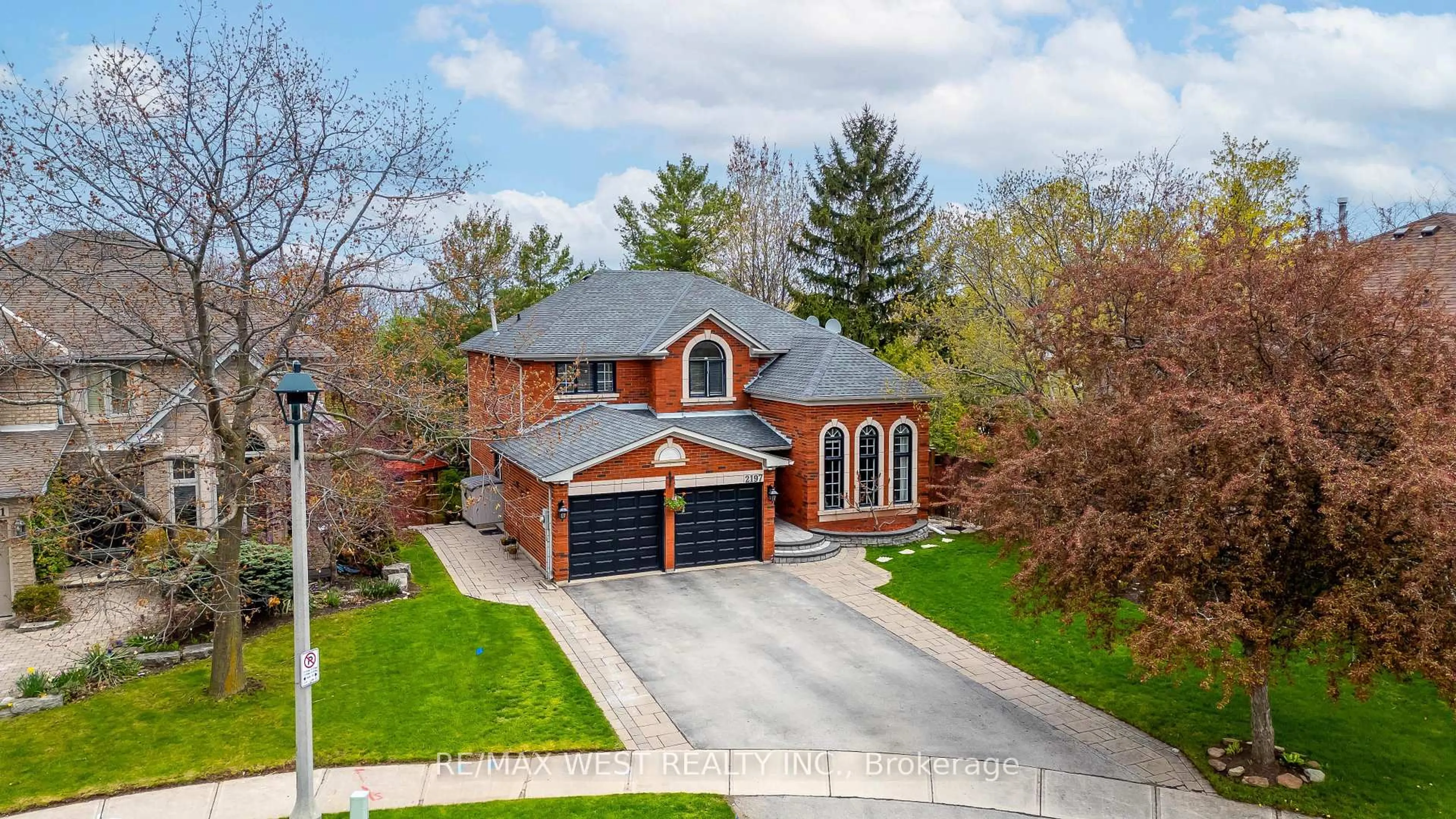 Home with brick exterior material, street for 2197 Shaftesbury Crt, Oakville Ontario L6H 6C6