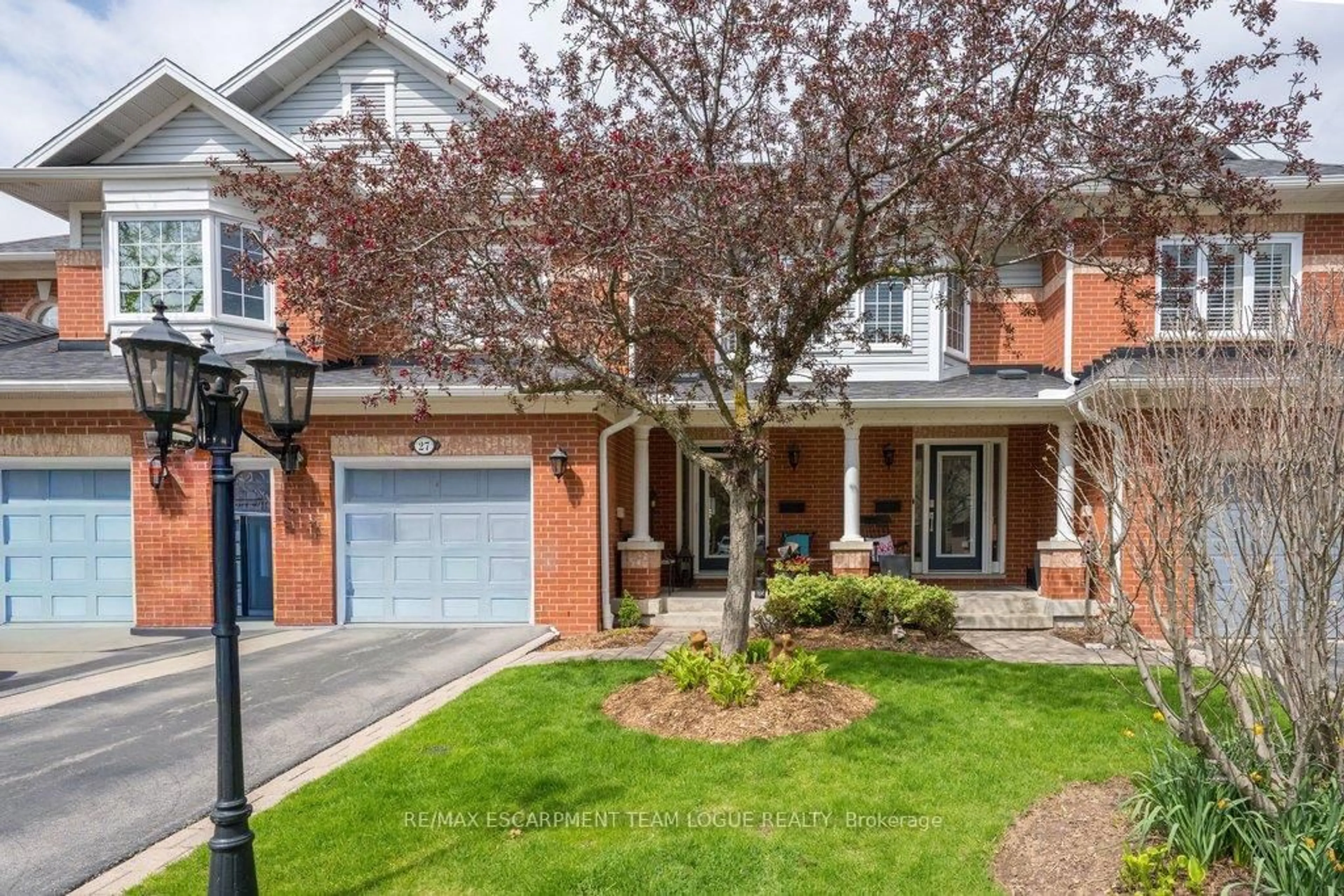 Home with brick exterior material, street for 2145 Country Club Dr #27, Burlington Ontario L7M 4E1