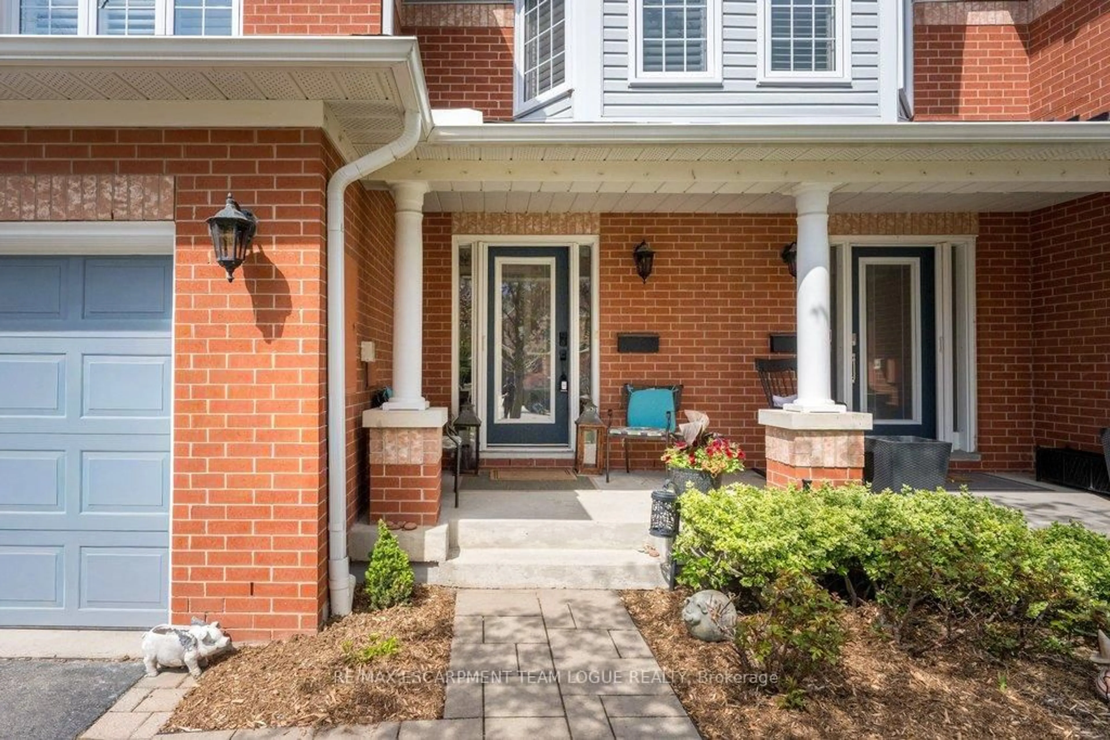 Home with brick exterior material, street for 2145 Country Club Dr #27, Burlington Ontario L7M 4E1