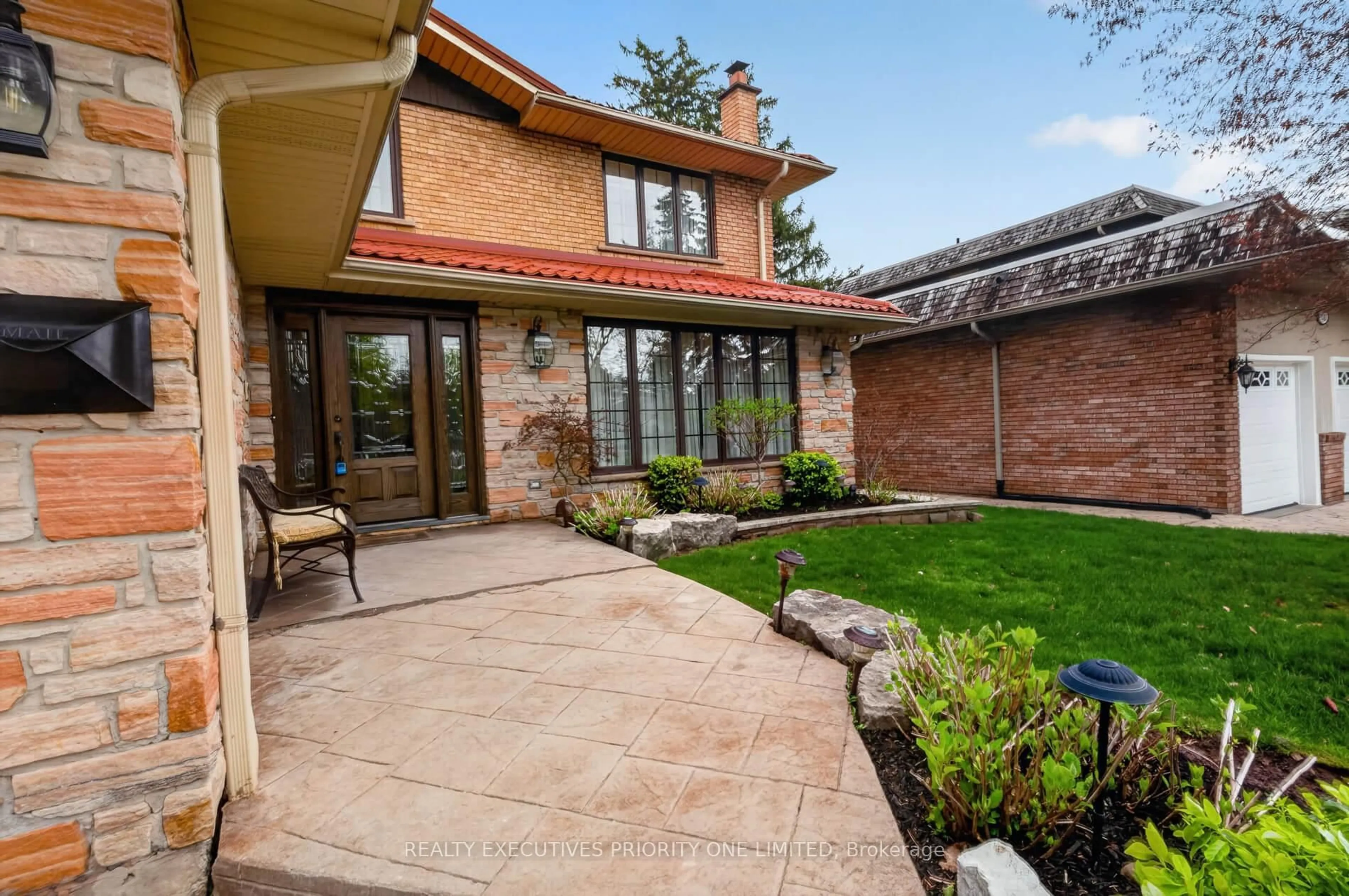 Home with brick exterior material, street for 1149 Spragg Crt, Mississauga Ontario L5C 2Z9