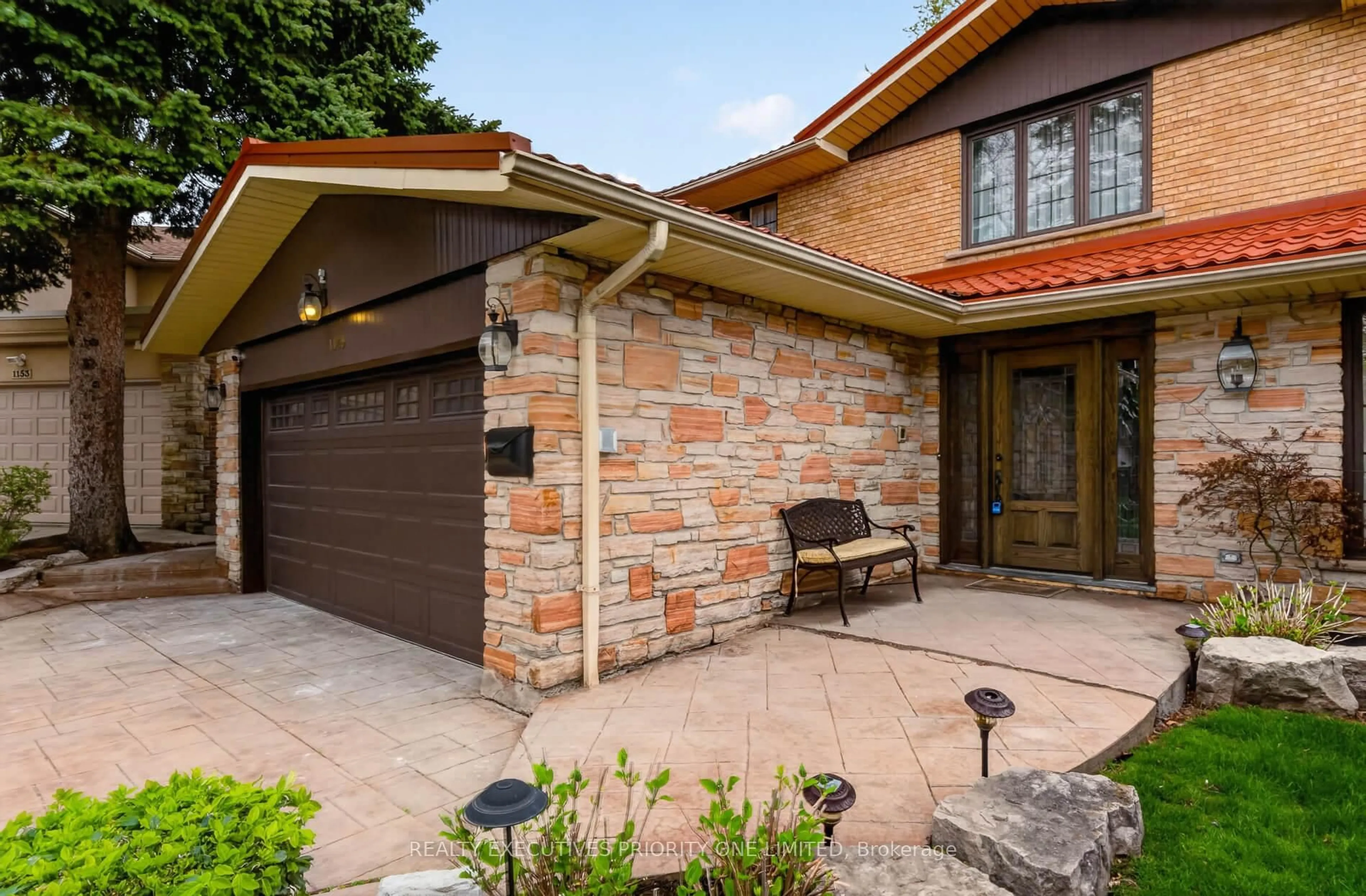 Home with brick exterior material, street for 1149 Spragg Crt, Mississauga Ontario L5C 2Z9