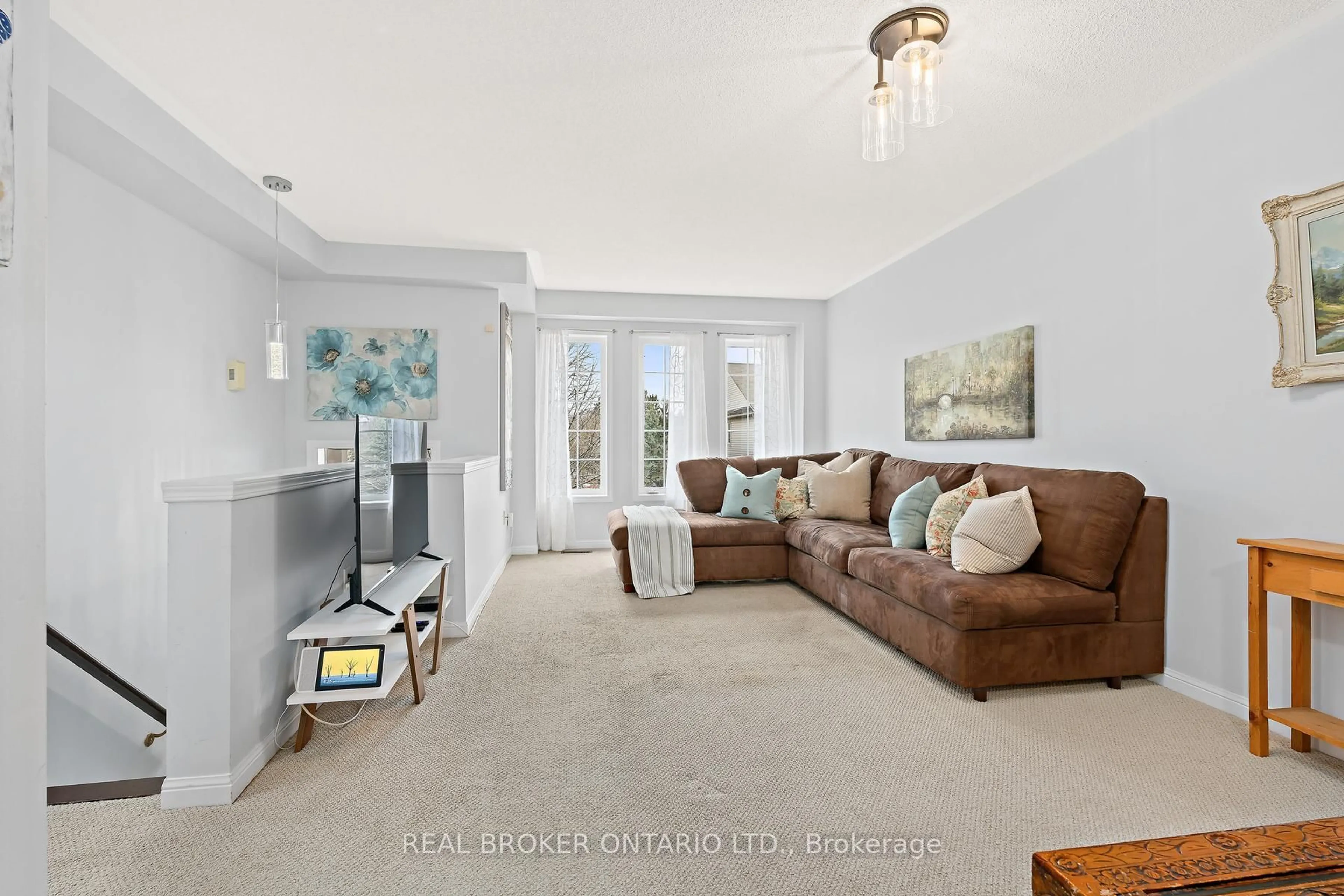 Living room with furniture, ceramic/tile floor for 42 Palomino Tr #42, Halton Hills Ontario L7G 6E9
