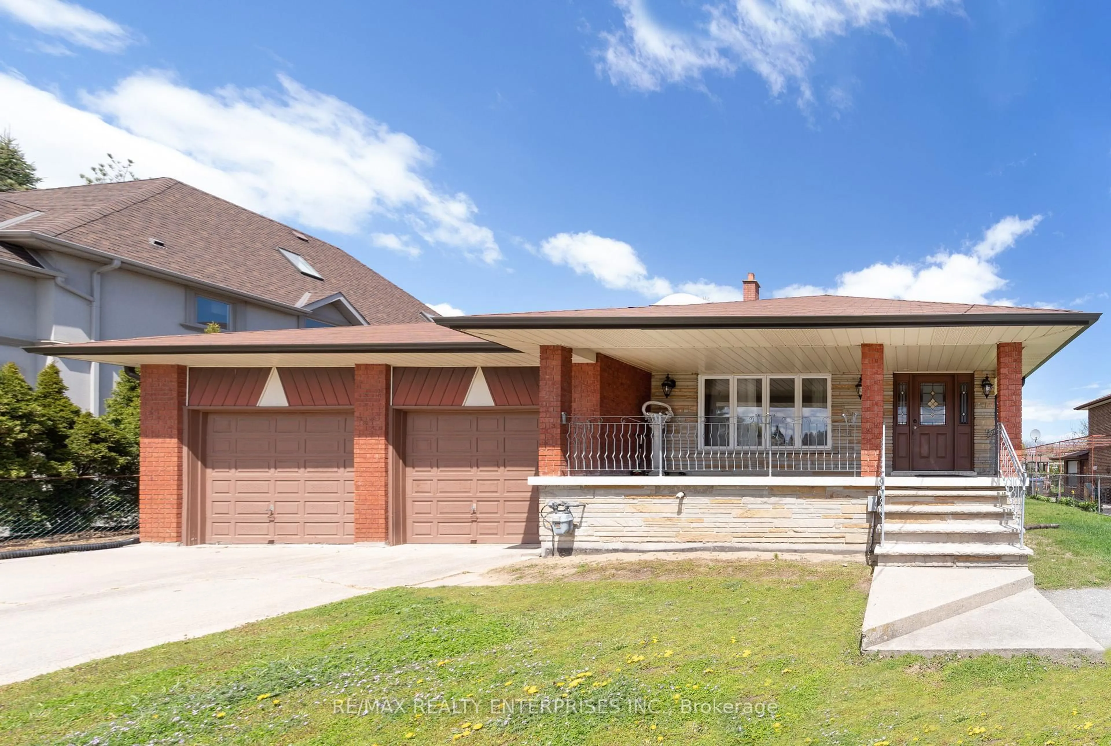 Home with brick exterior material, building for 1351 Haig Blvd, Mississauga Ontario L5E 2M8