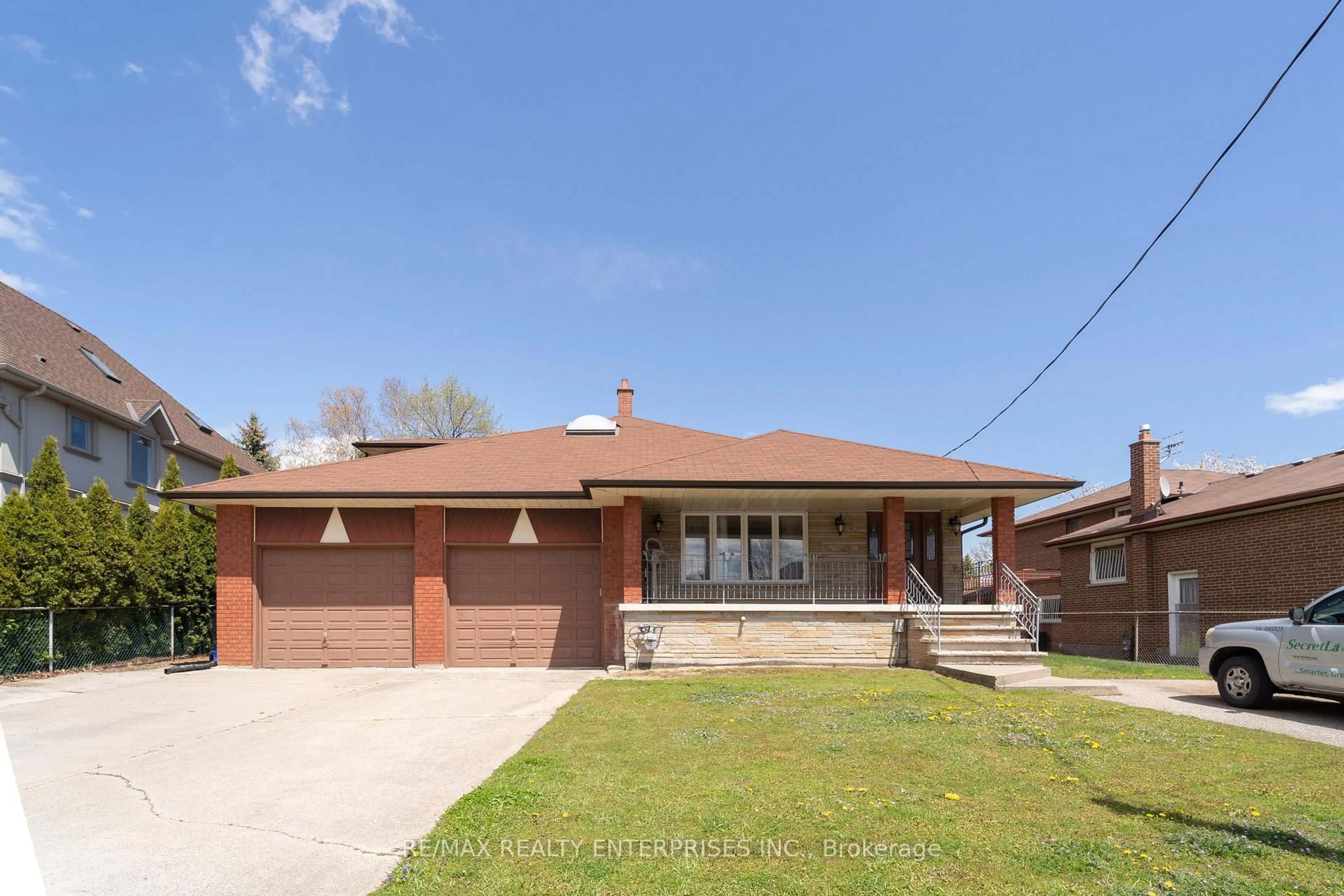 Home with brick exterior material, street for 1351 Haig Blvd, Mississauga Ontario L5E 2M8