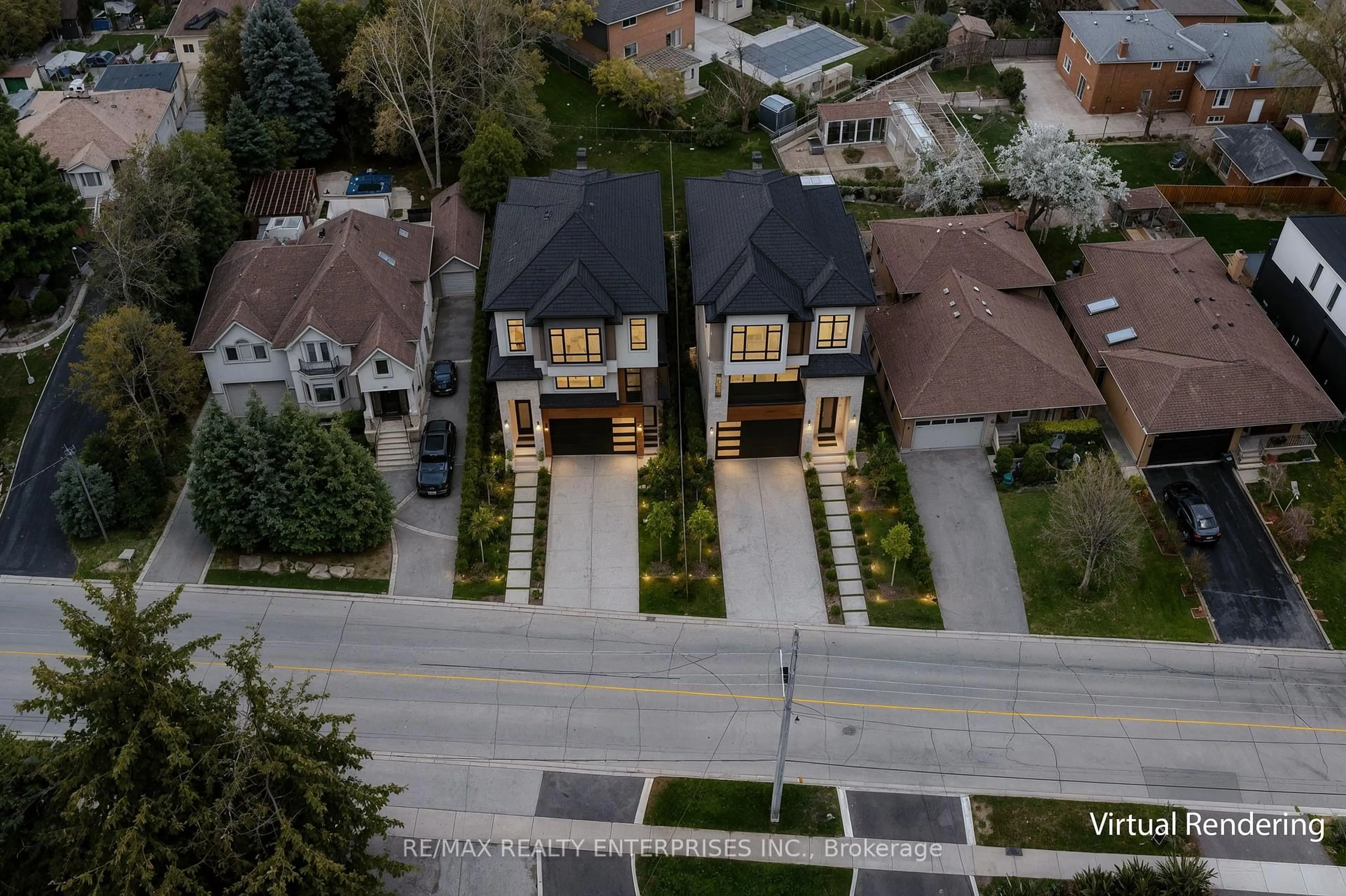 A pic from outside/outdoor area/front of a property/back of a property/a pic from drone, street for 1351 Haig Blvd, Mississauga Ontario L5E 2M8