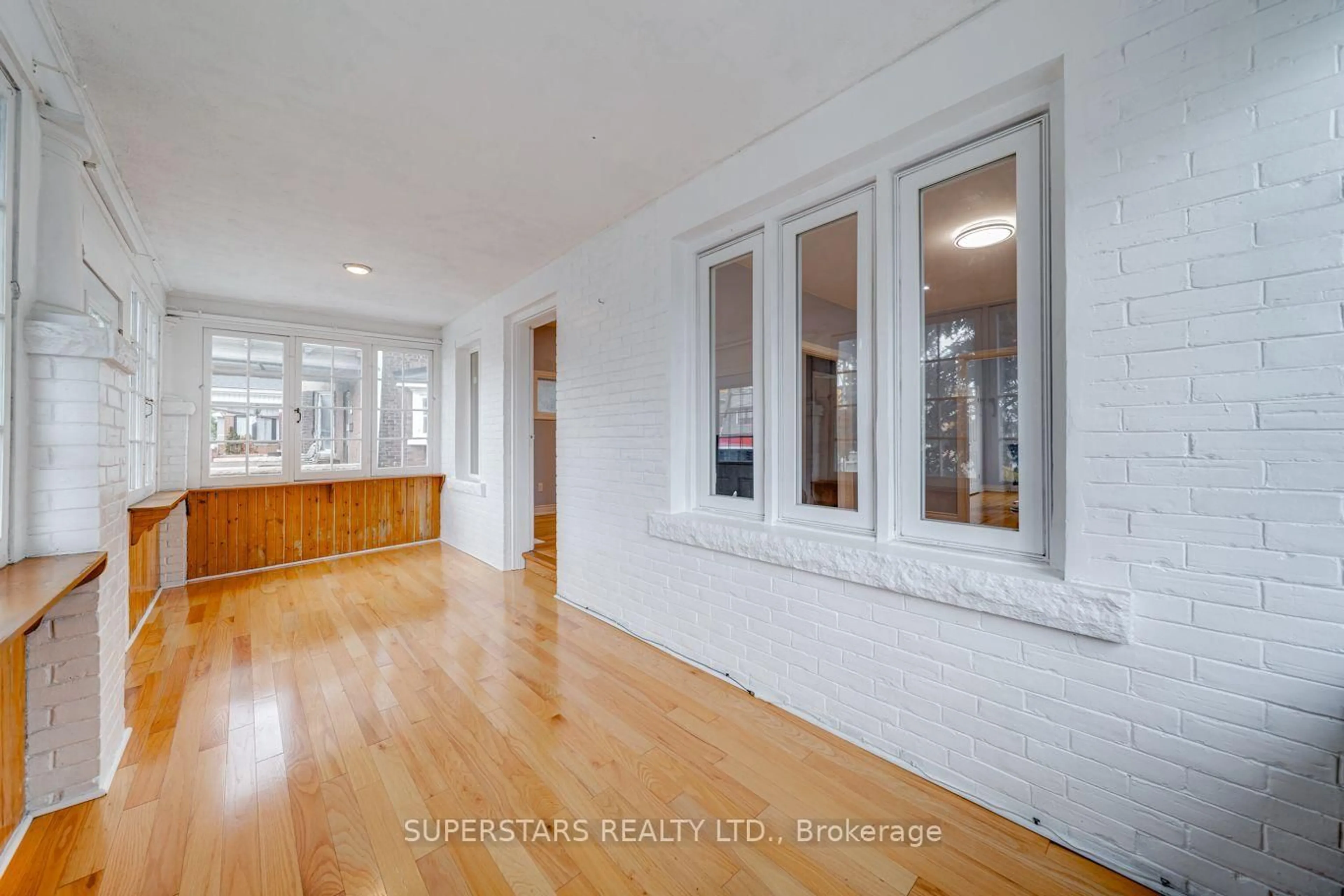 Unknown for 1587 DUFFERIN St, Toronto Ontario M6H 3L5