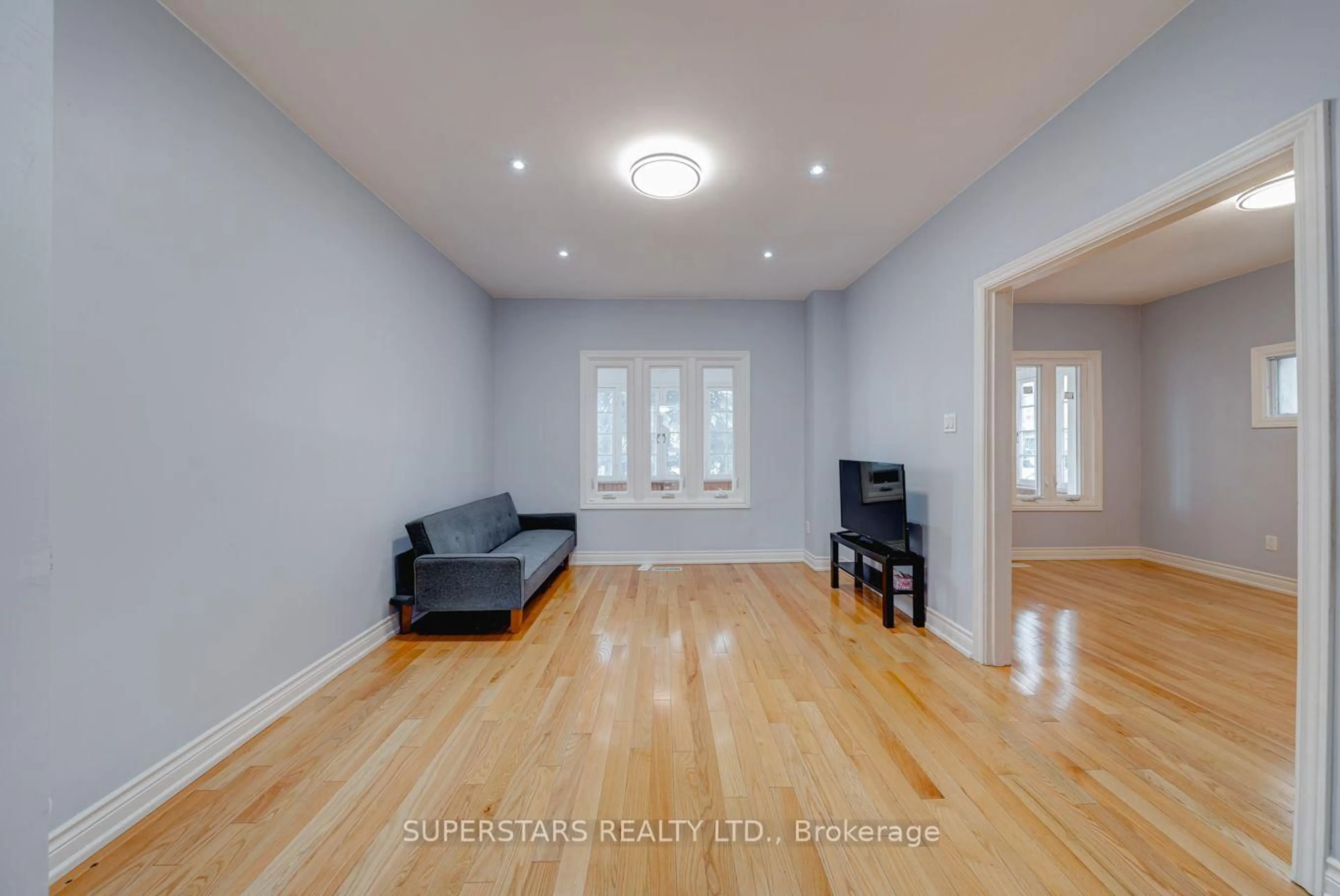 Unknown for 1587 DUFFERIN St, Toronto Ontario M6H 3L5