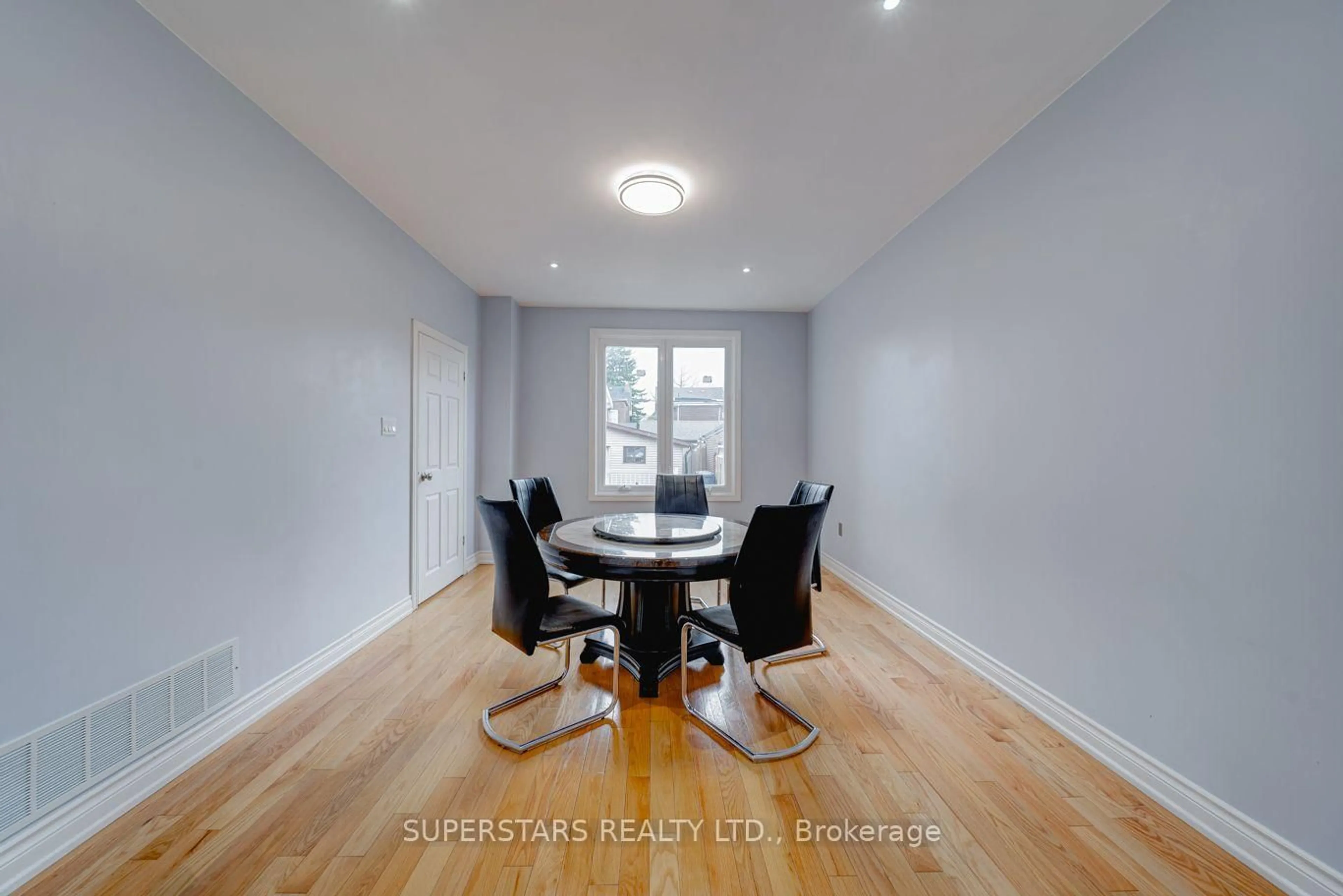 A pic of a room for 1587 DUFFERIN St, Toronto Ontario M6H 3L5