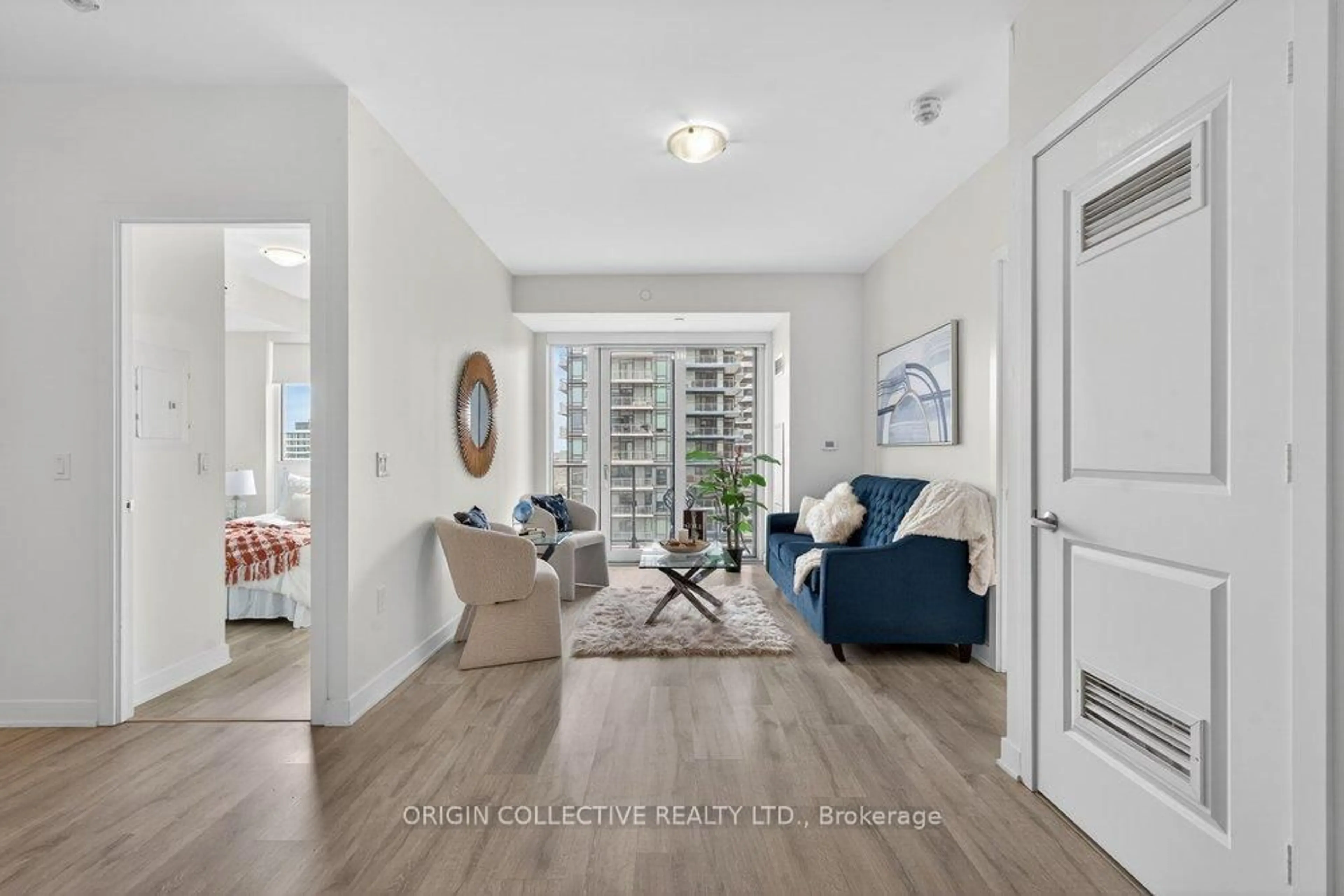 Indoor entryway for 4675 Metcalfe Ave #1010, Mississauga Ontario L5M 0Z8