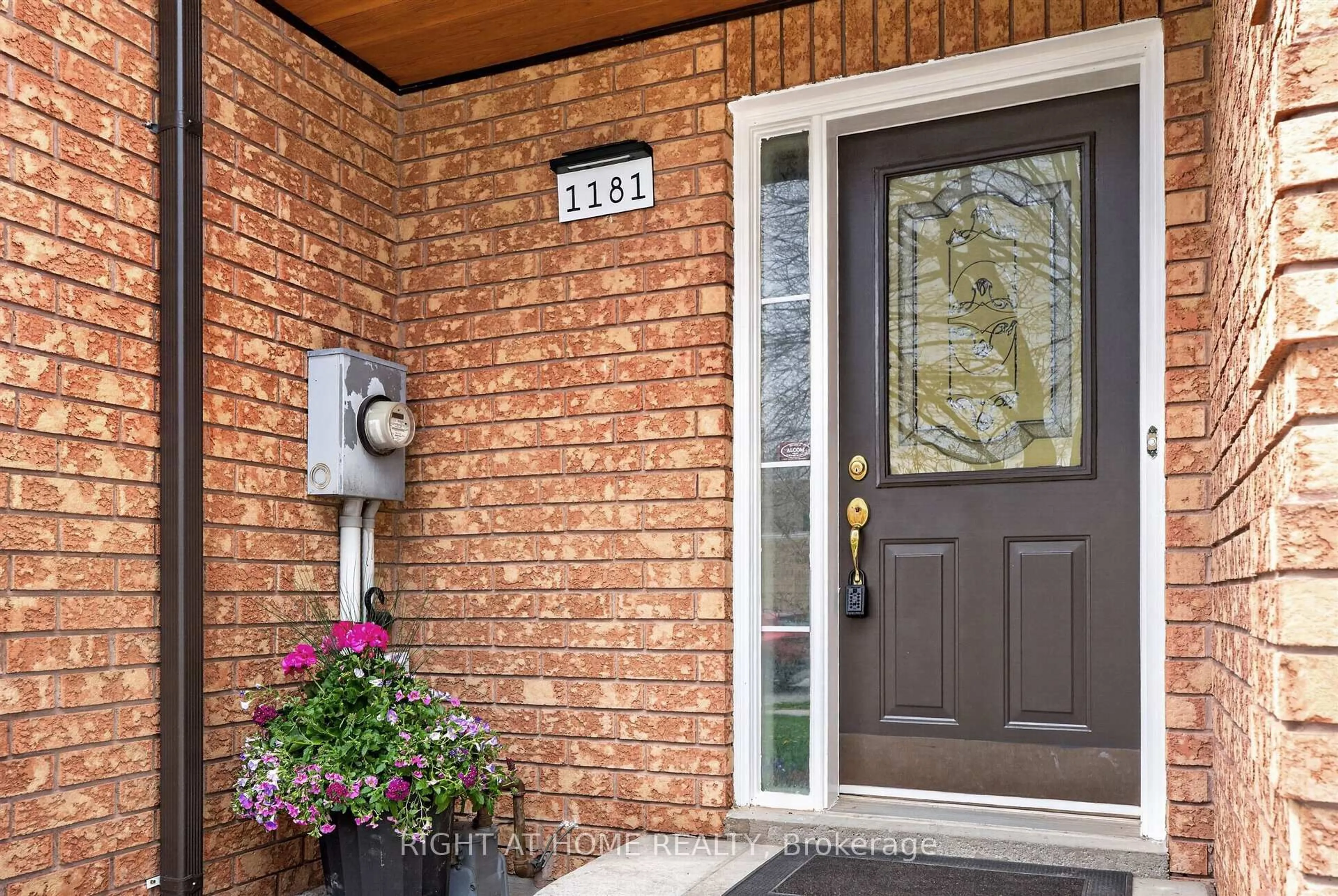 Indoor entryway for 1181 Westview Terr, Oakville Ontario L6M 3N2