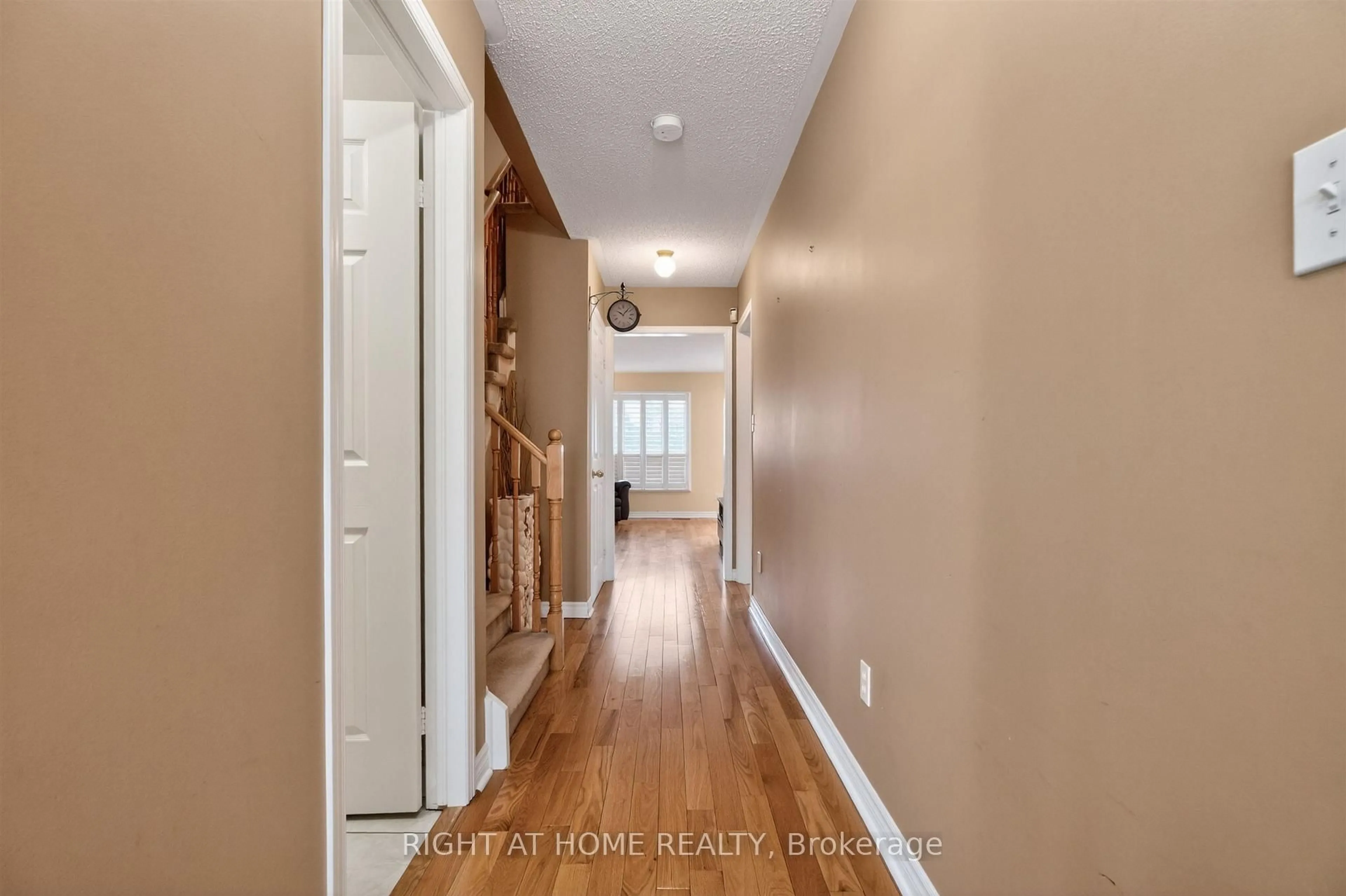 Indoor entryway for 1181 Westview Terr, Oakville Ontario L6M 3N2