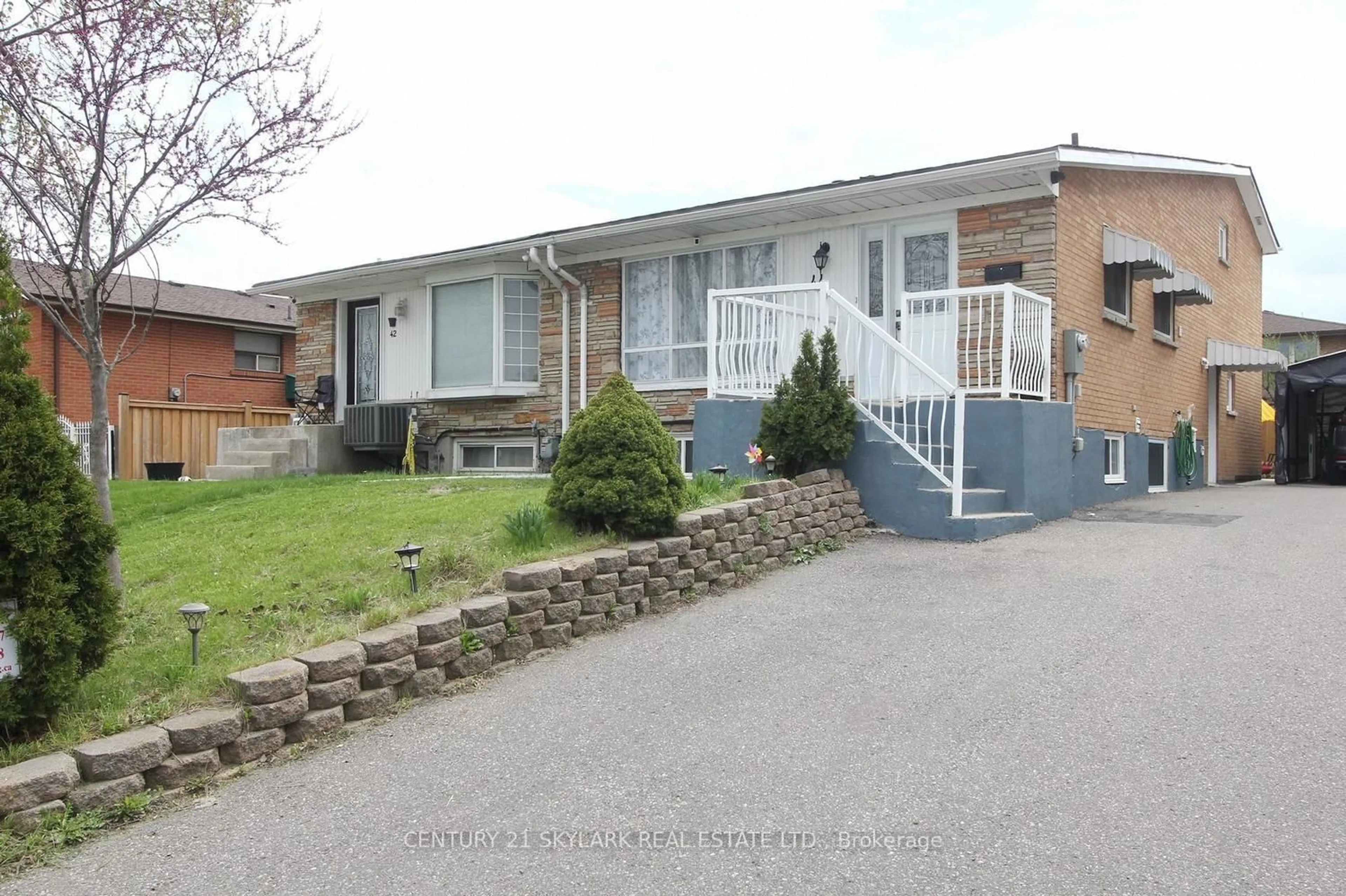 Unknown for 44 Sharon Crt, Brampton Ontario L6W 3B7