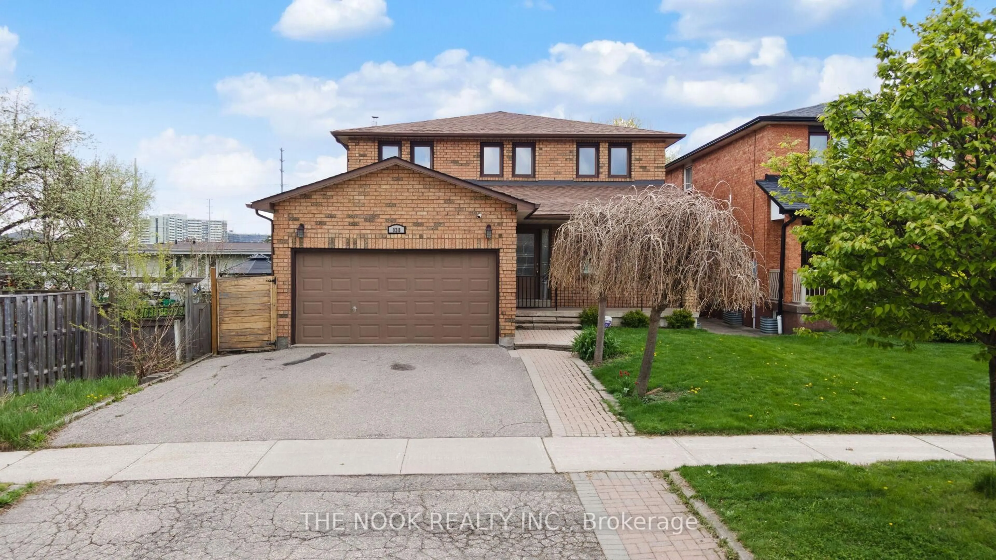 Home with brick exterior material, street for 938 Wetherby Lane, Mississauga Ontario L4W 4S7