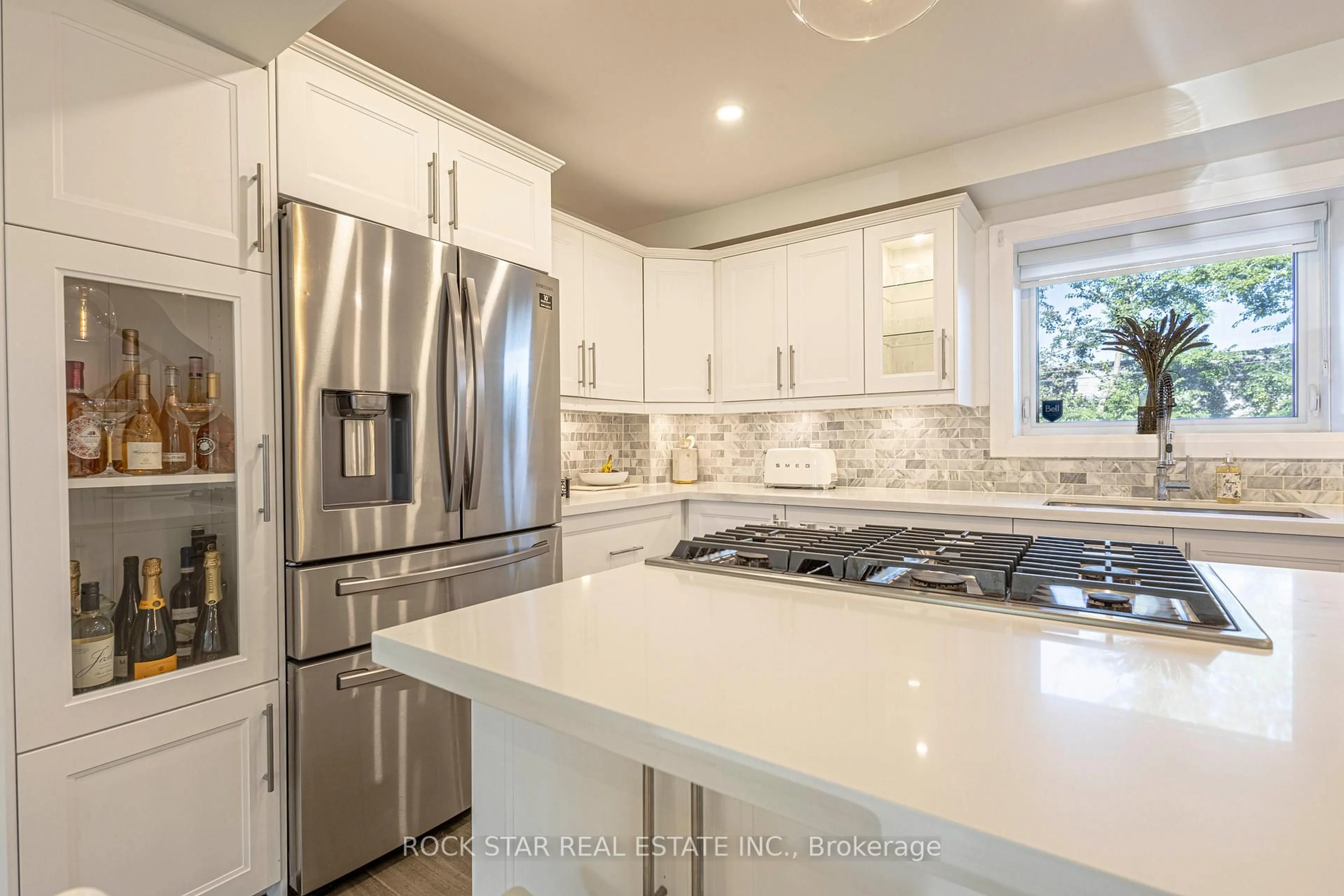Contemporary kitchen, ceramic/tile floor for 2055 Courtland Cres, Mississauga Ontario L4Y 1V1
