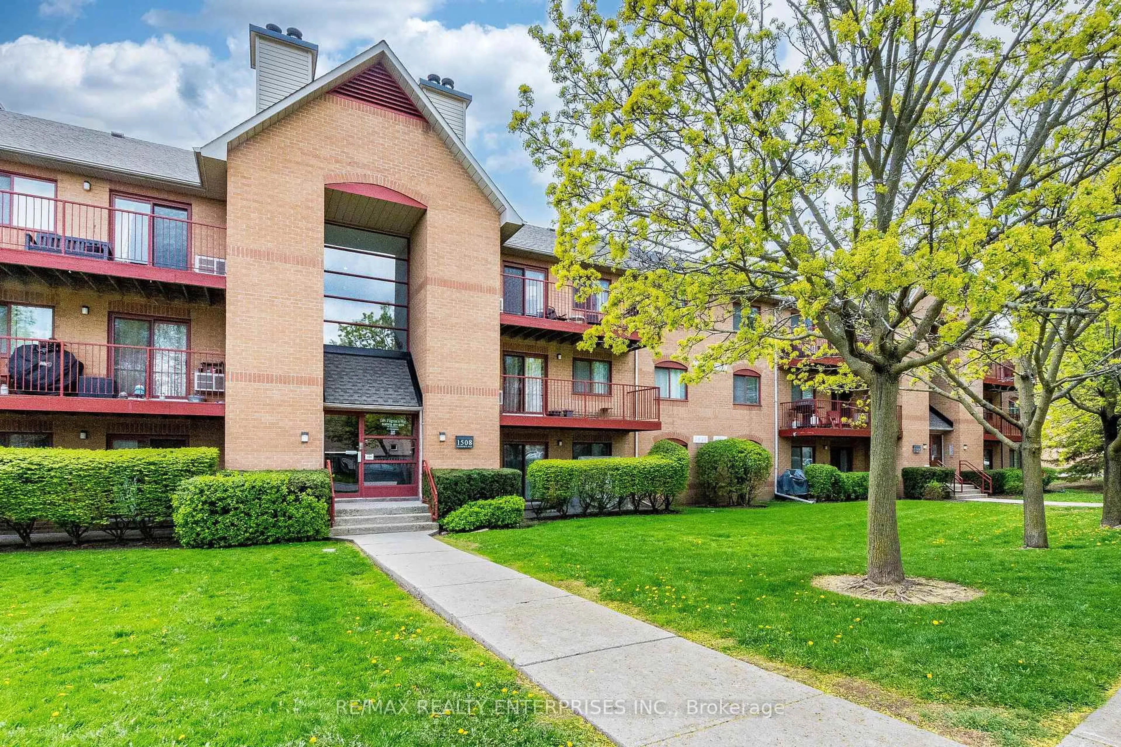 Patio, street for 1508 Pilgrims Way #832, Oakville Ontario L6M 3H1