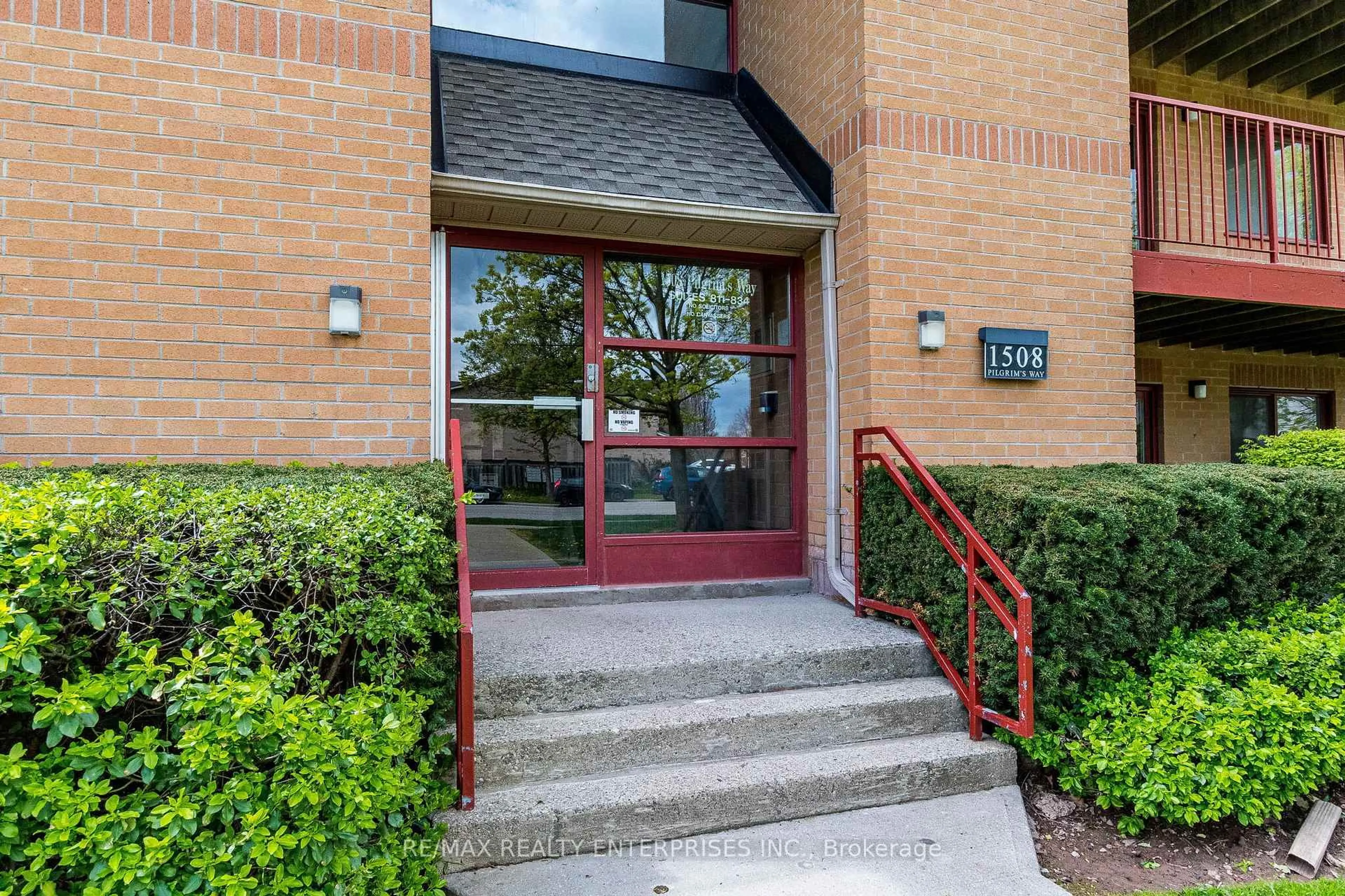 Indoor foyer for 1508 Pilgrims Way #832, Oakville Ontario L6M 3H1