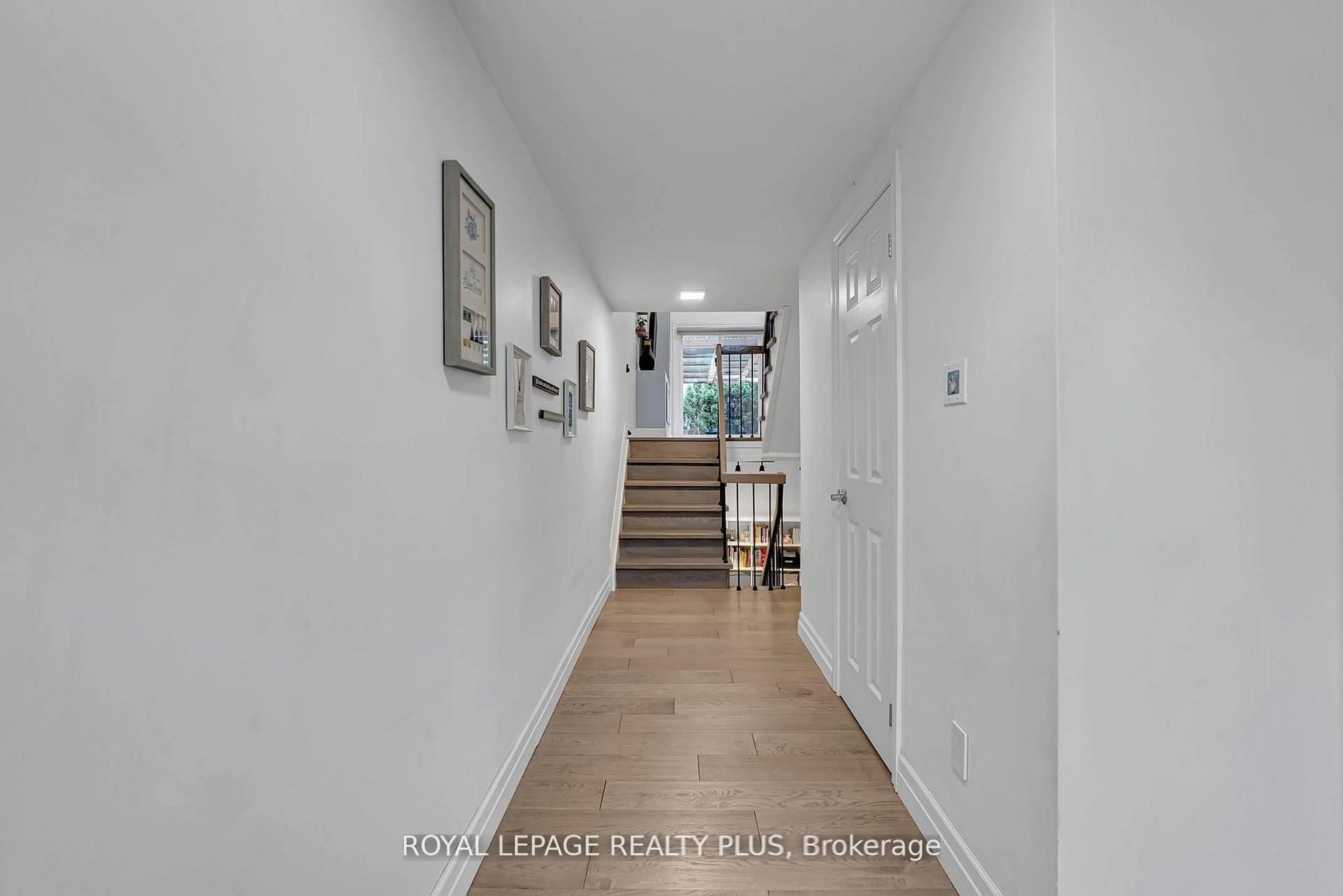 Indoor entryway for 1755 Rathburn Rd #20, Mississauga Ontario L4E 2M8