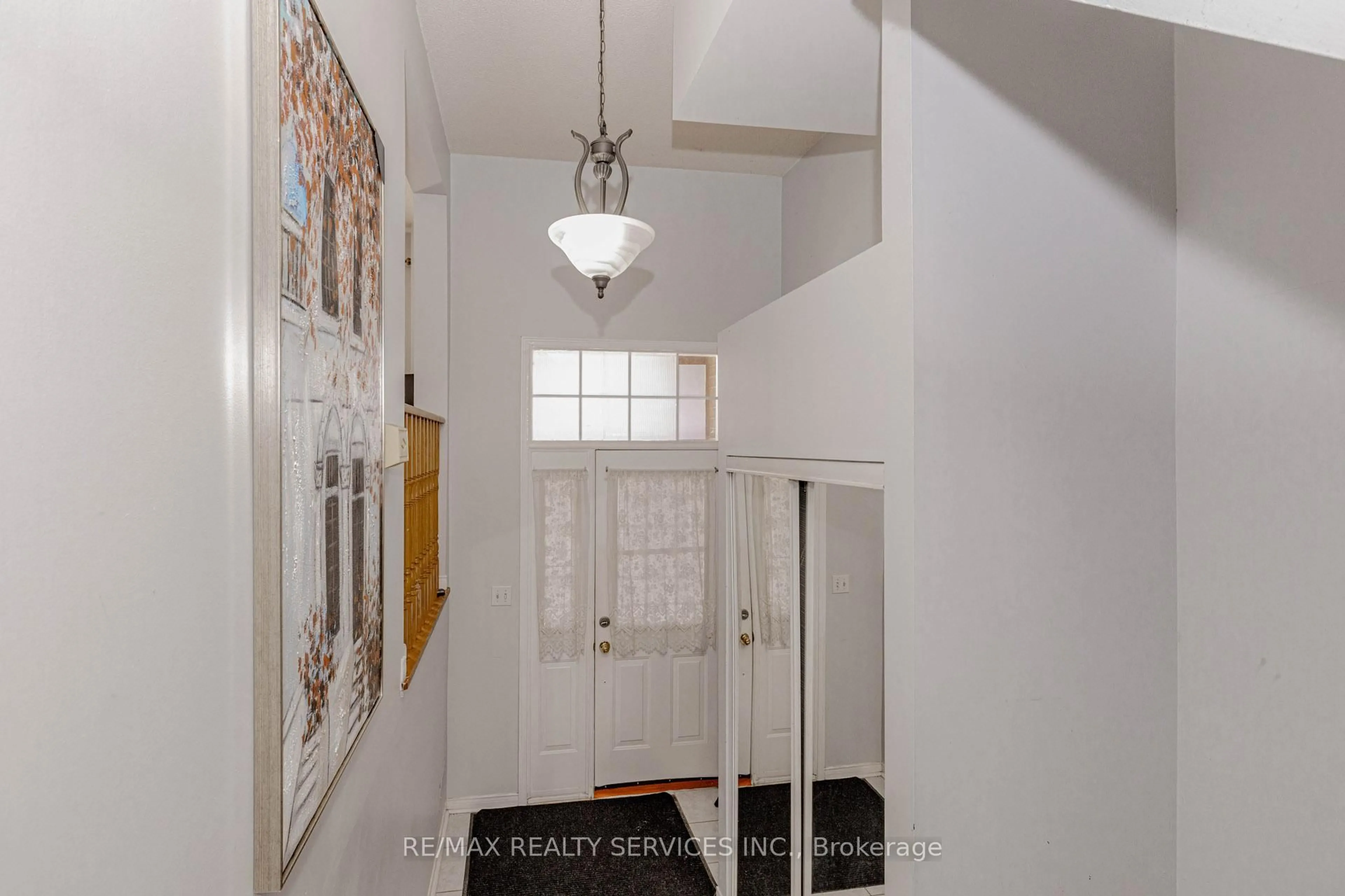 Indoor entryway for 170 Havelock Dr #21, Brampton Ontario L6W 4T3
