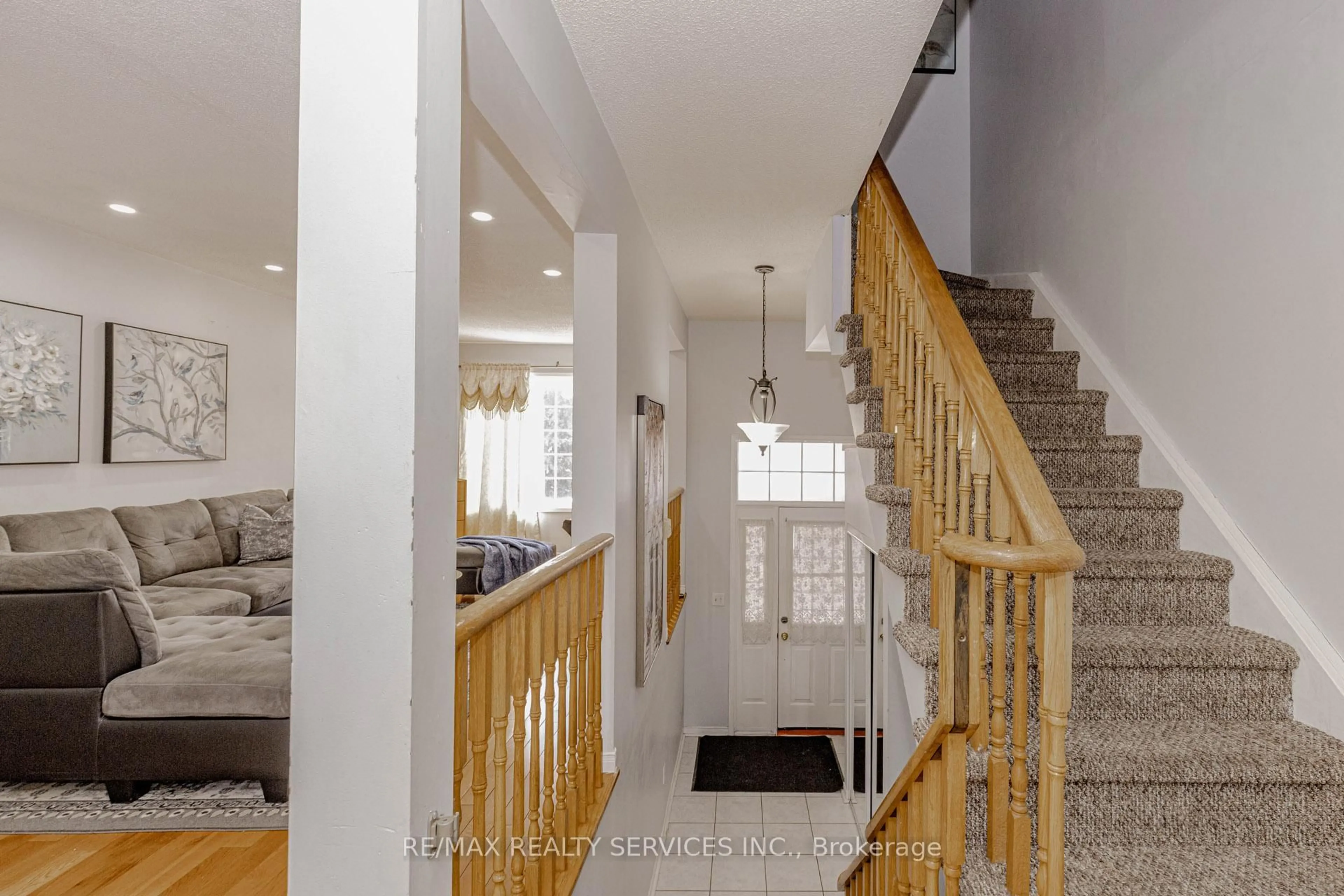 Indoor foyer for 170 Havelock Dr #21, Brampton Ontario L6W 4T3
