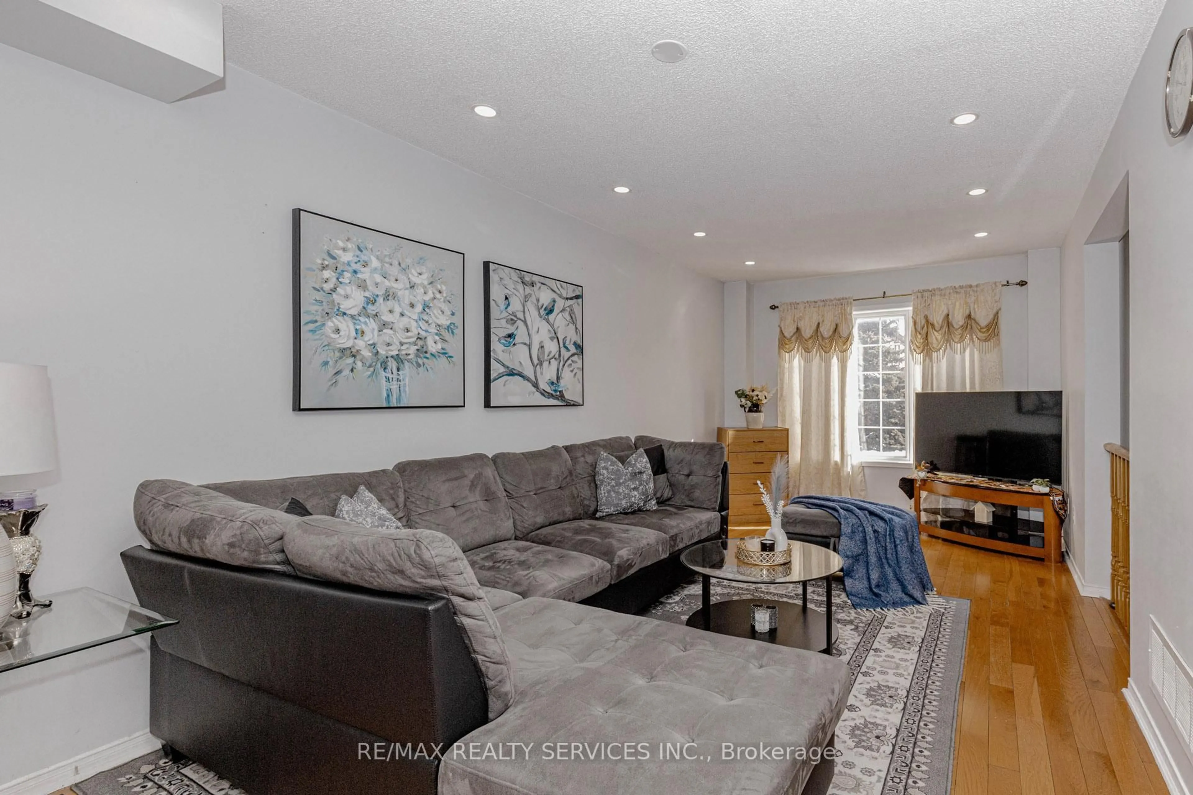 Living room with furniture, unknown for 170 Havelock Dr #21, Brampton Ontario L6W 4T3