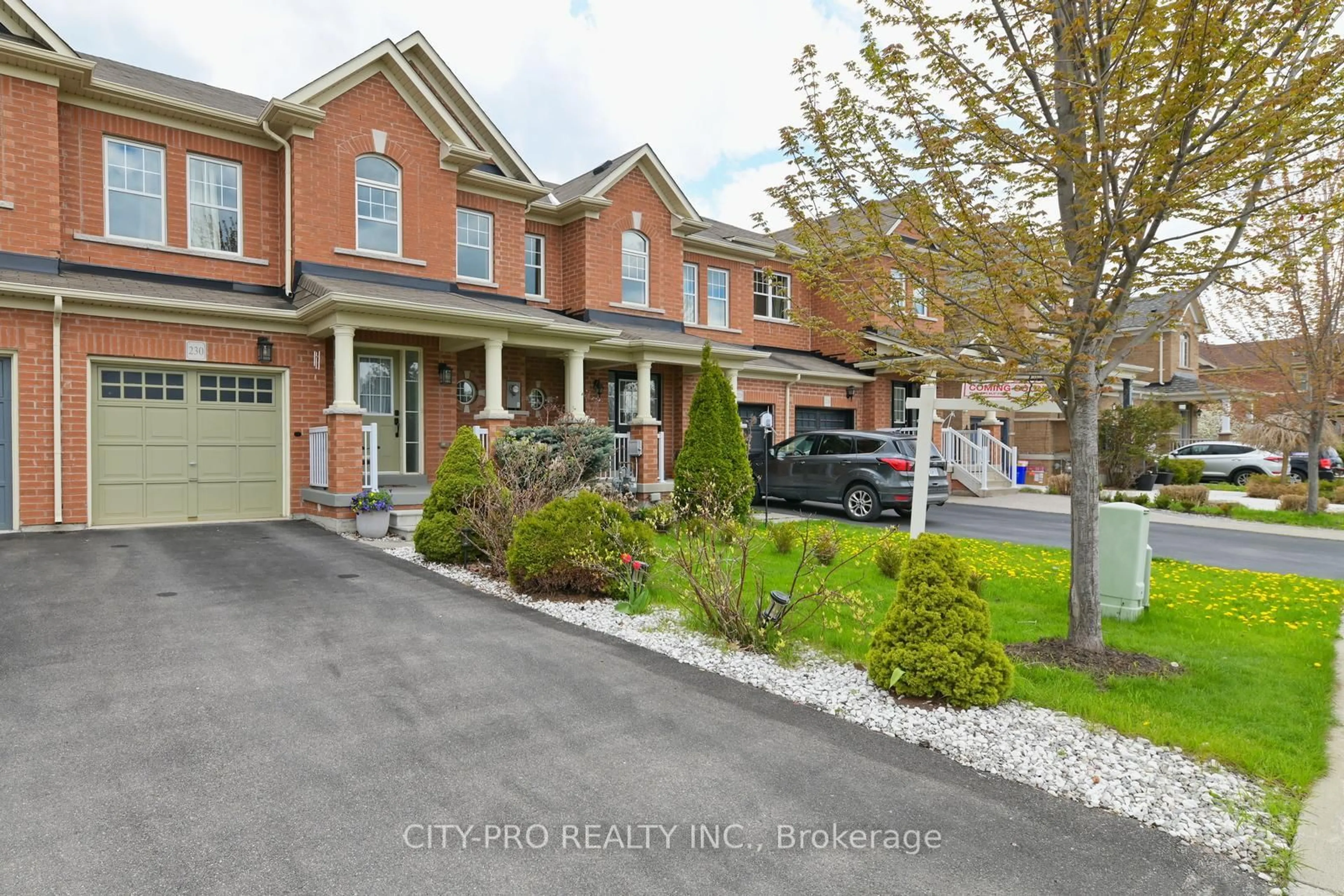 A pic from outside/outdoor area/front of a property/back of a property/a pic from drone, street for 230 Duncan Lane, Milton Ontario L9T 8B6