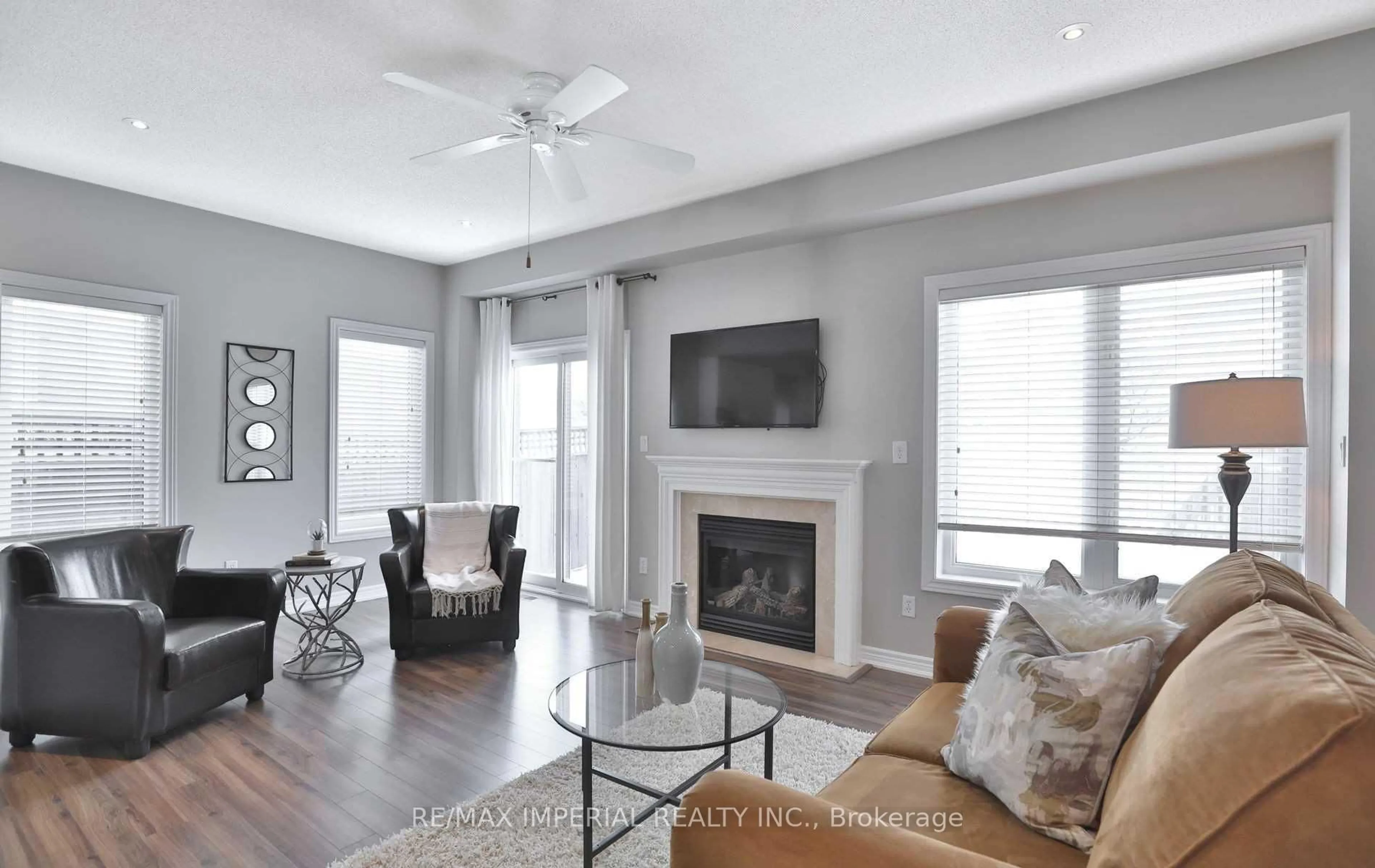 Living room with furniture, unknown for 1233 Agram Dr, Oakville Ontario L6H 7P1