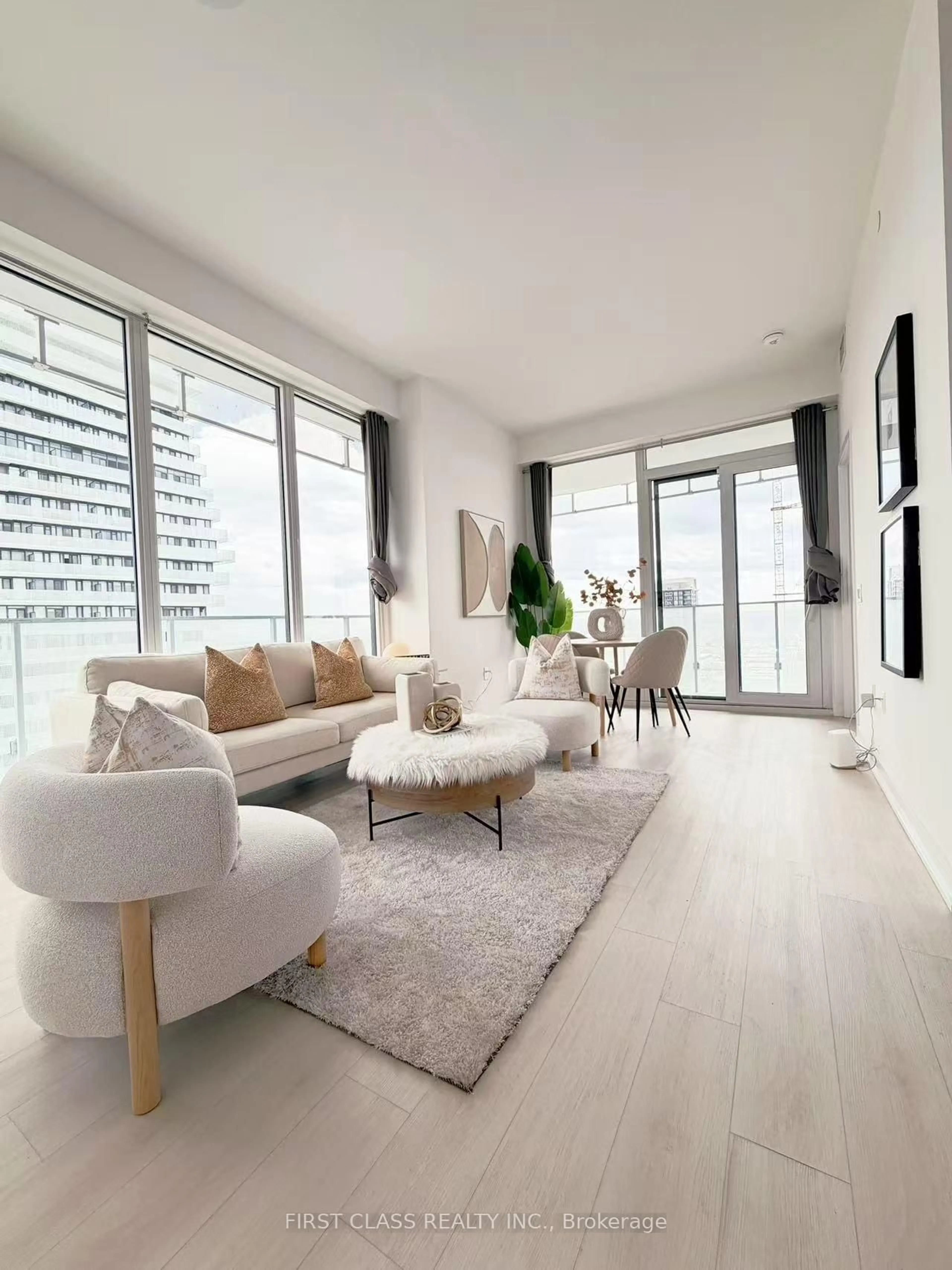Living room with furniture, unknown for 3900 Confederation Pkwy, Mississauga Ontario L5B 0M3