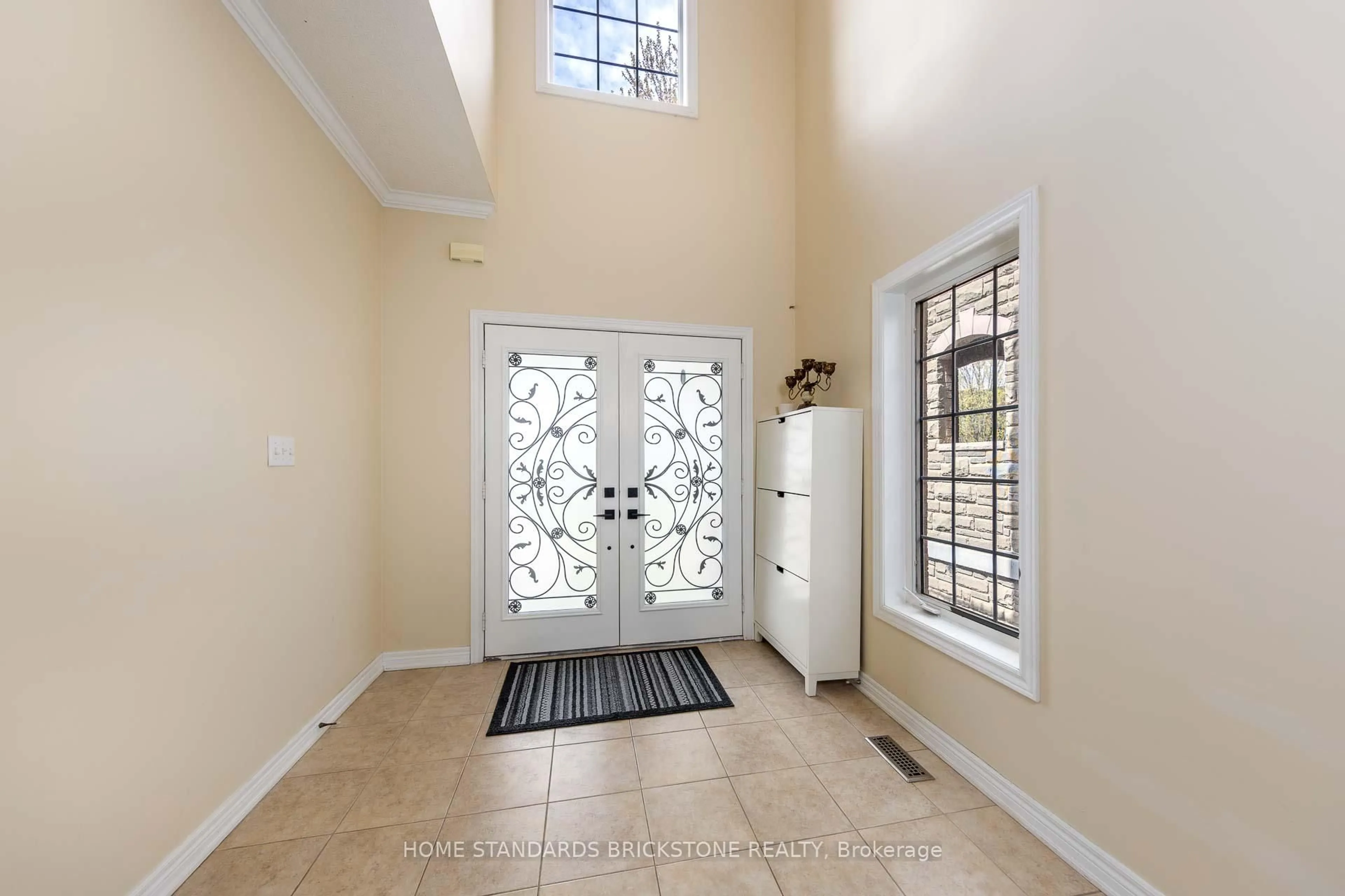 Indoor entryway for 2445 Felhaber Cres, Oakville Ontario L6H 7N8
