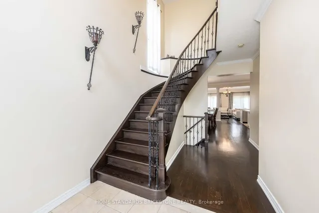 2445 Felhaber Cres, Oakville 5