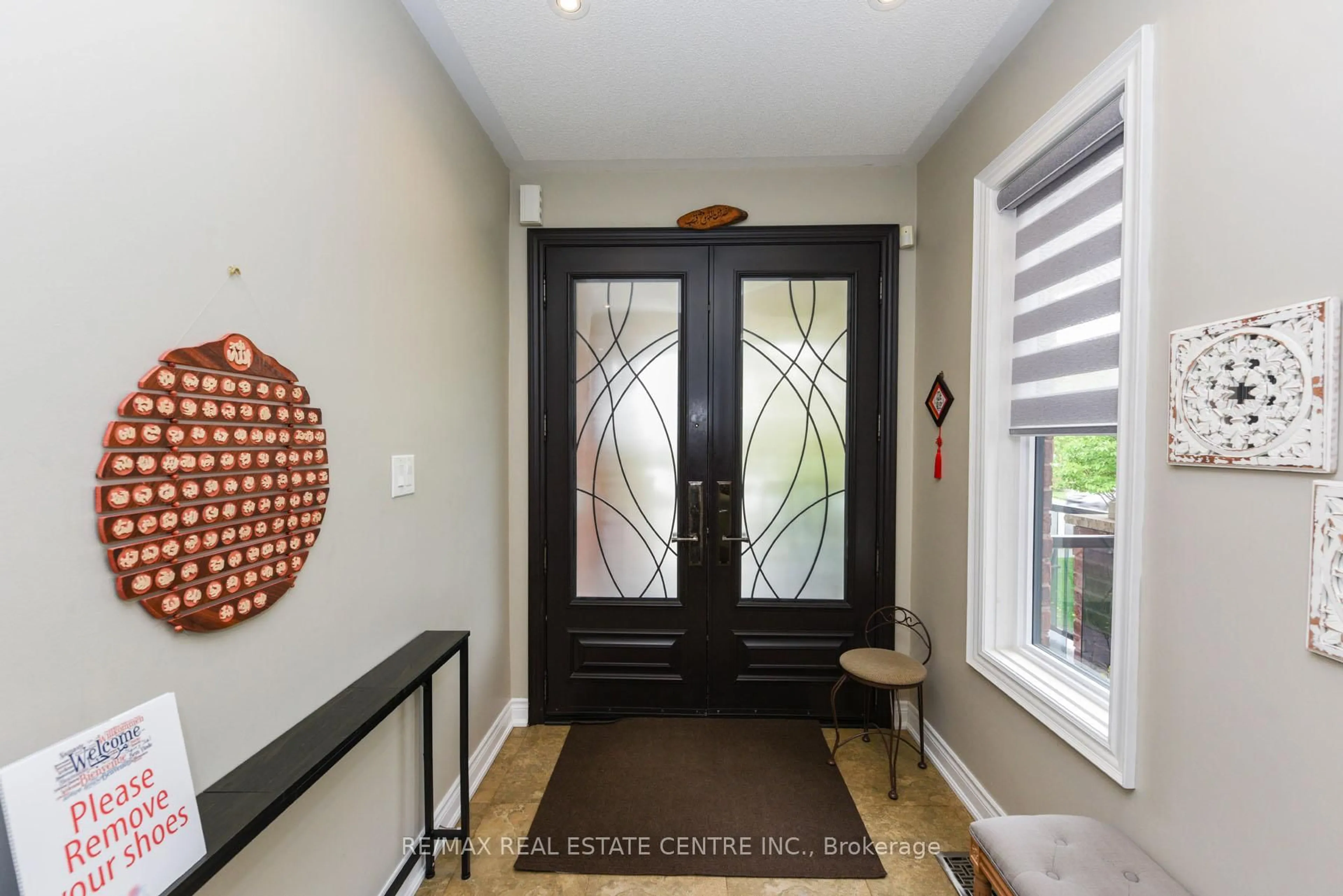 Indoor entryway for 3408 Hideaway Pl, Mississauga Ontario L5M 0A7